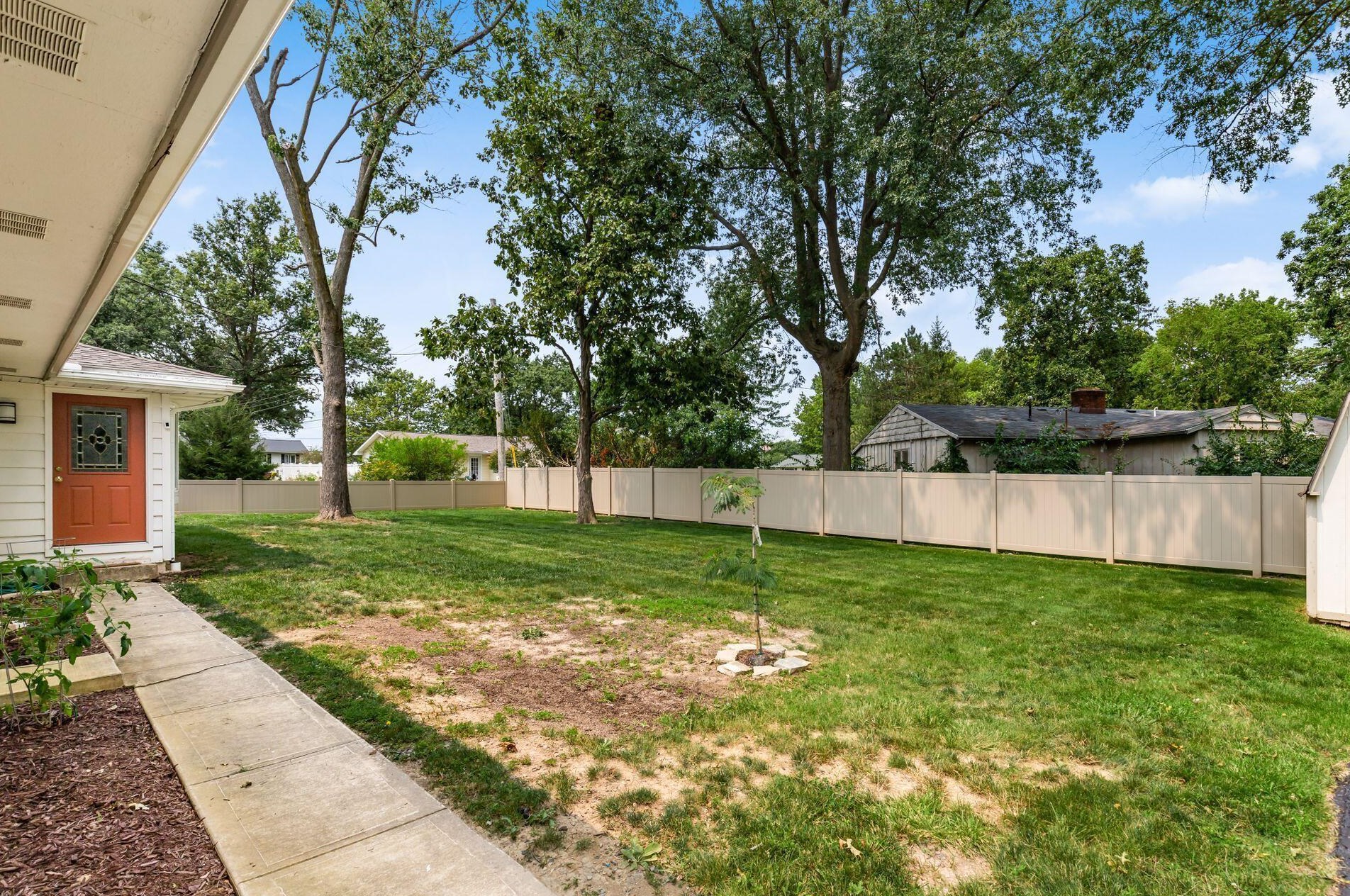1040 Collins Ave, Marysville OH  43040-1313 exterior