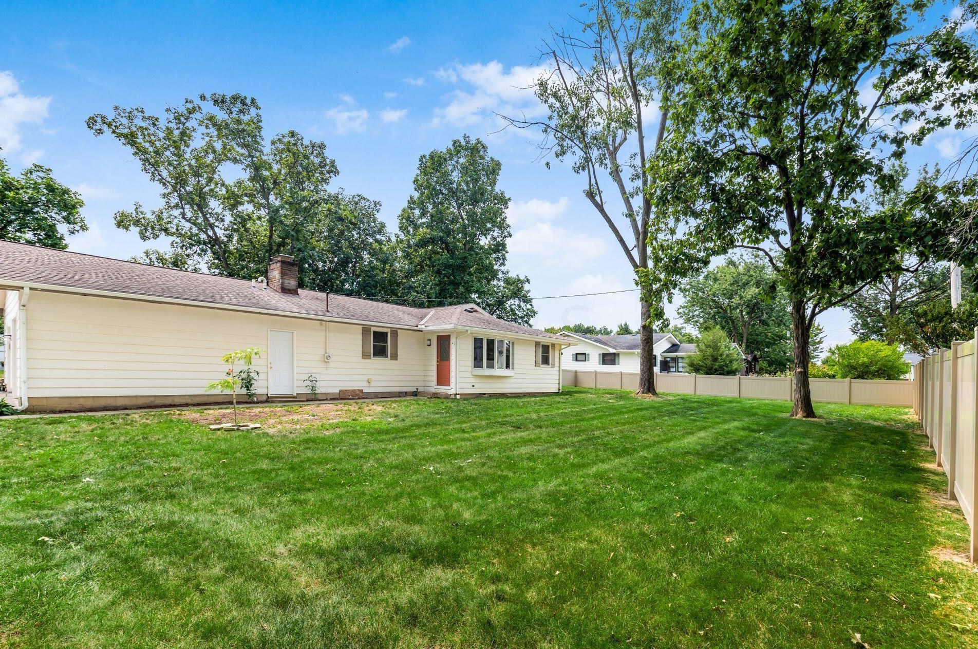 1040 Collins Ave, Marysville OH  43040-1313 exterior