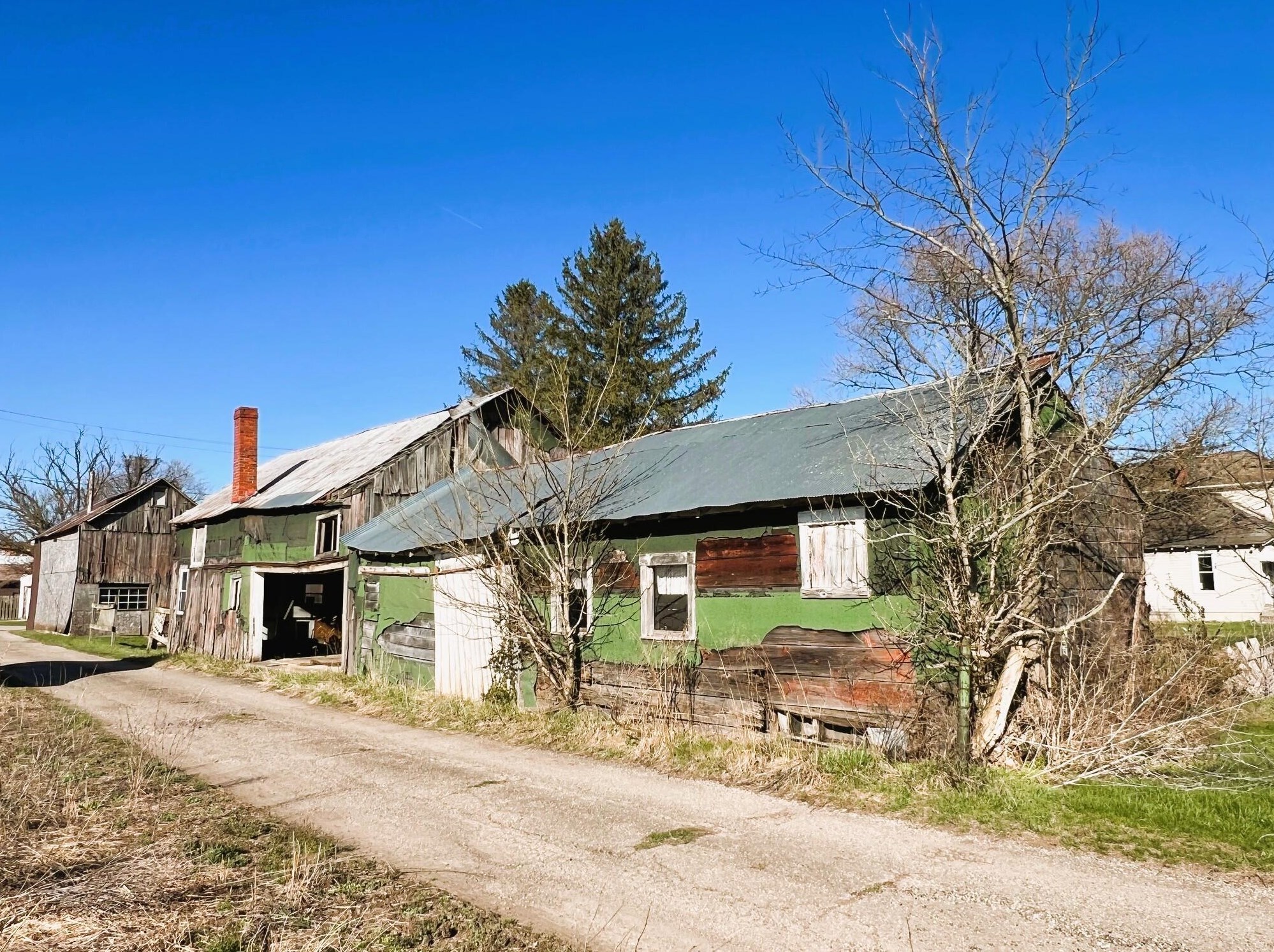 211 Broad St, Hide Away Hills OH  43107-1003 exterior
