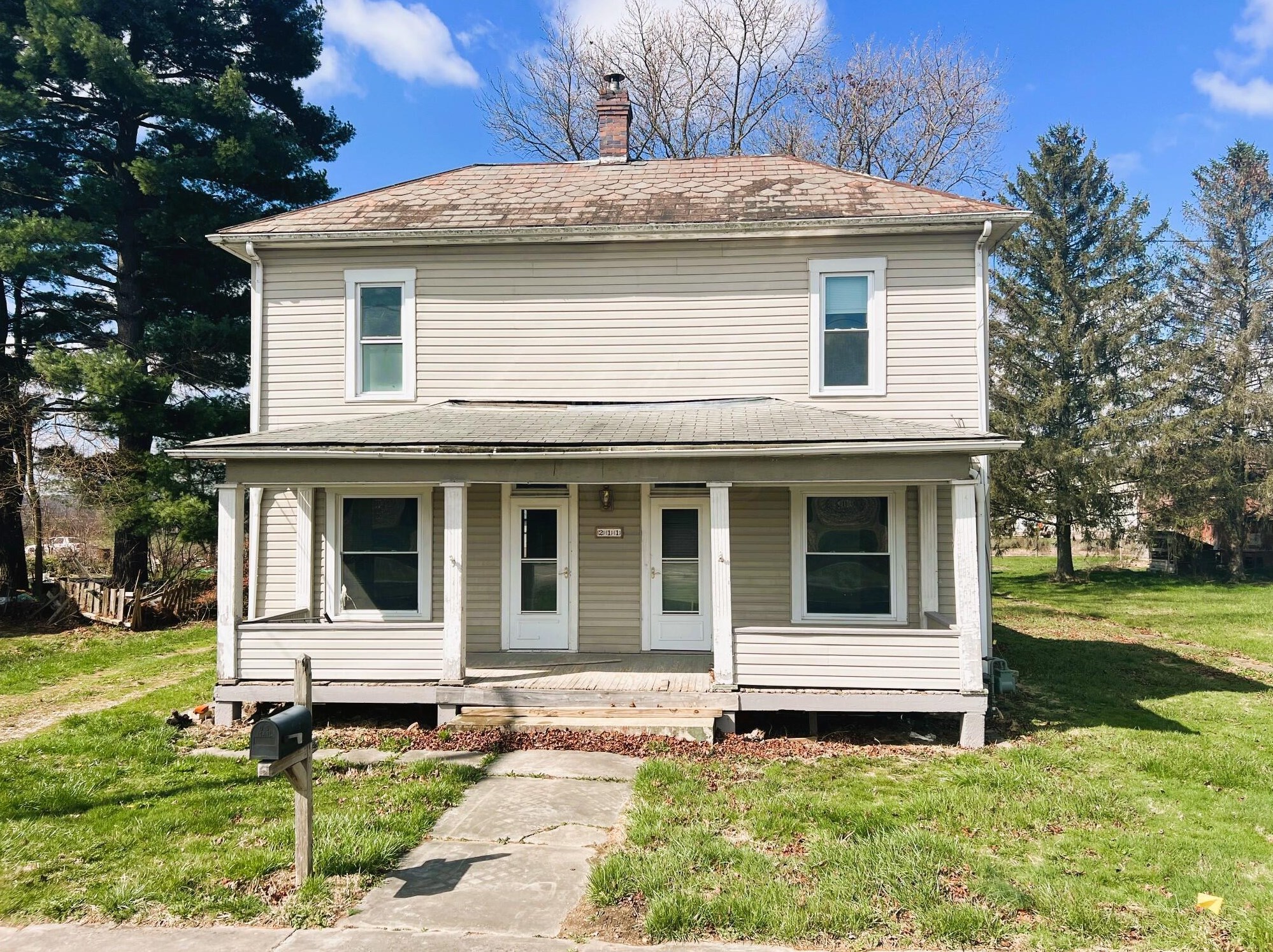 211 Broad St, Hide Away Hills OH  43107-1003 exterior