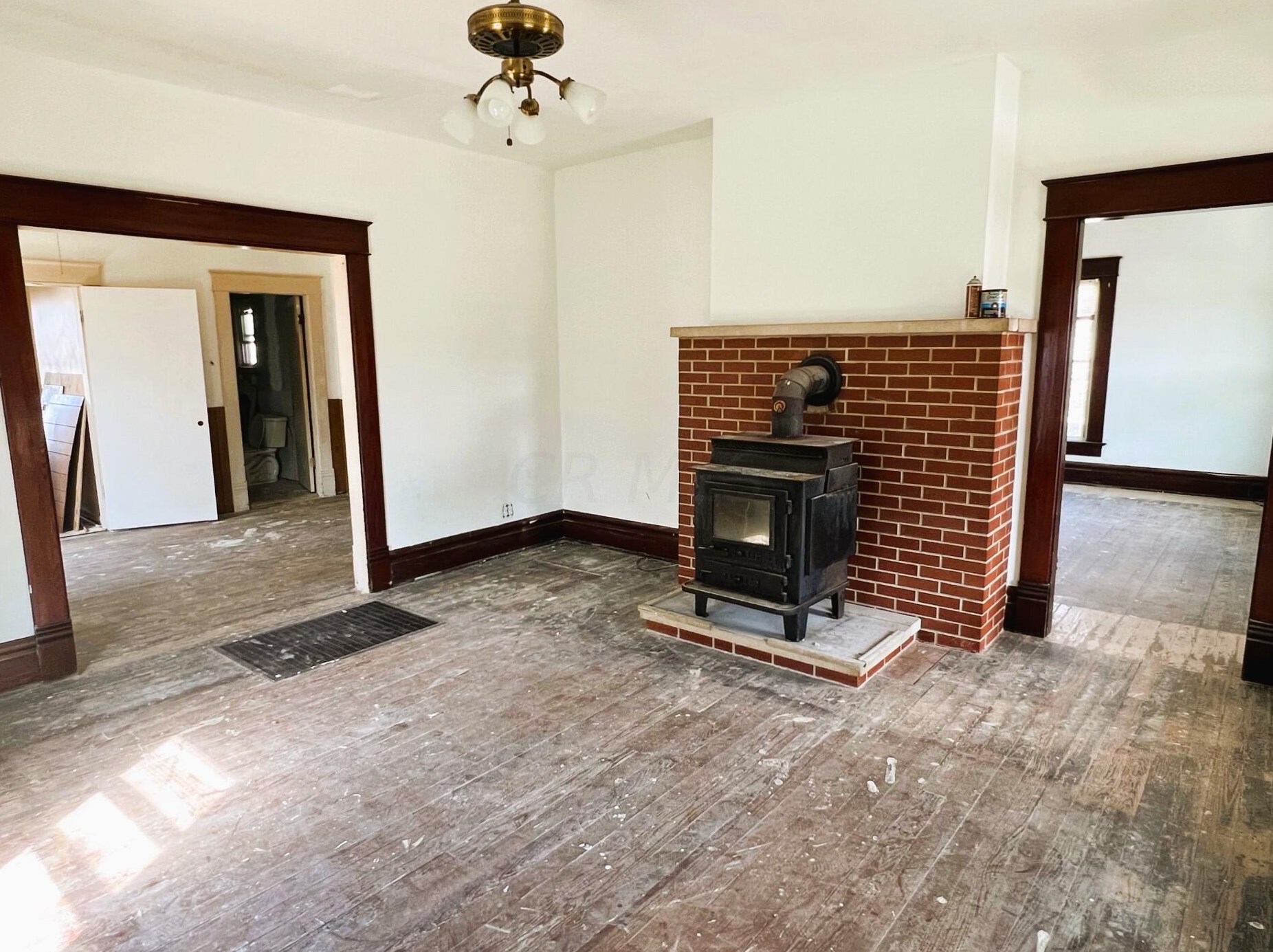 211 Broad St, Hide Away Hills OH  43107-1003 exterior