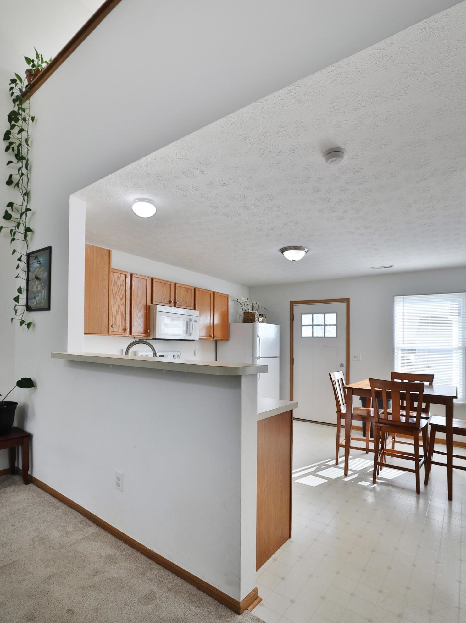 1832 Village Ridge Ln, Columbus OH  43219-5528 exterior