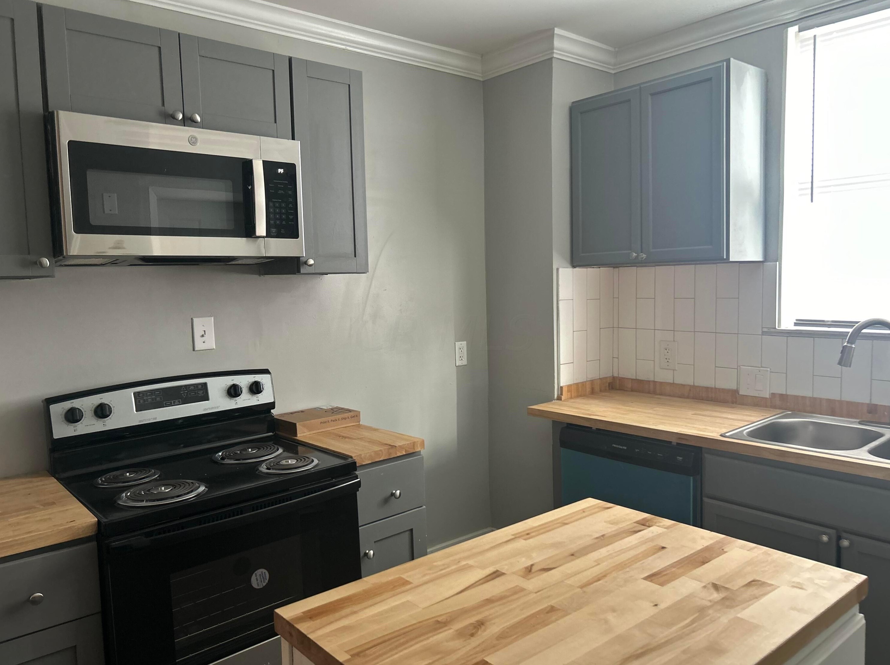 143 Oakley Ave, Columbus OH 43204-3216 exterior