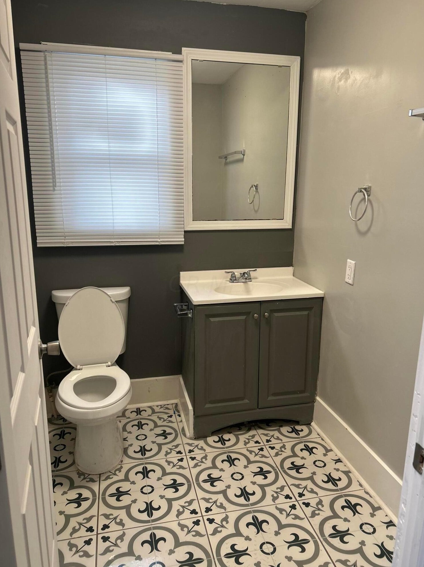 143 Oakley Ave, Columbus OH 43204-3216 exterior