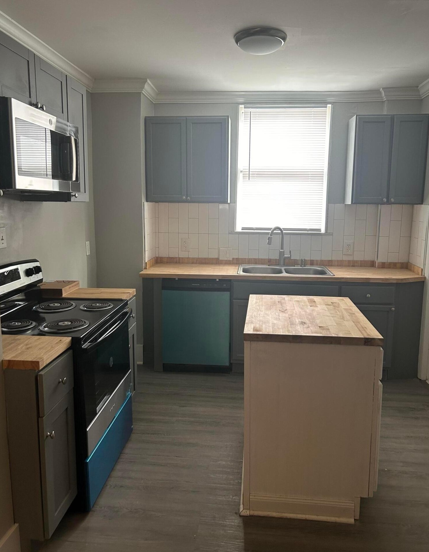 143 Oakley Ave, Columbus OH 43204-3216 exterior