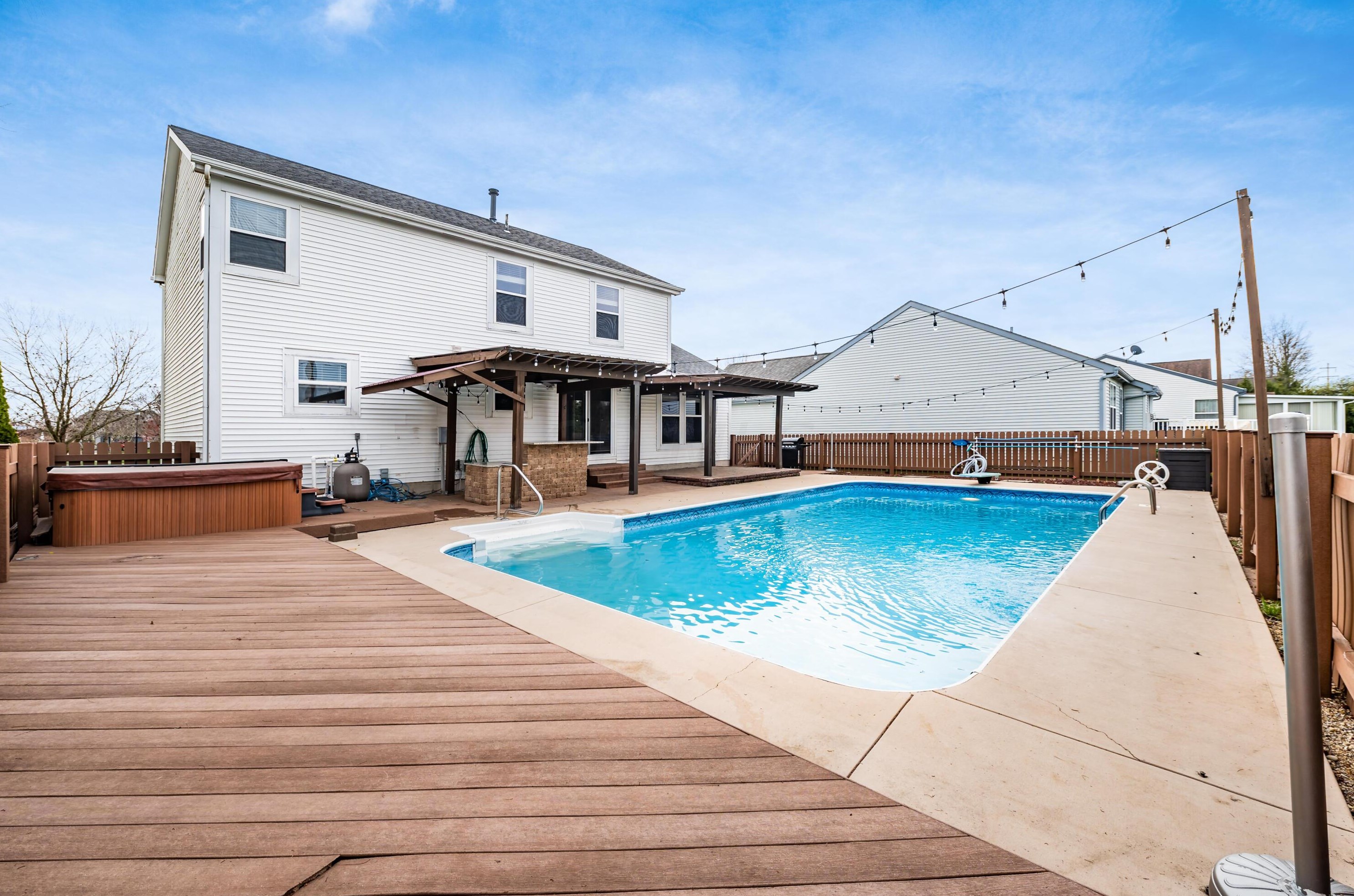 6436 Hemmingford Dr, Cnl Wnchstr OH  43110-8632 exterior