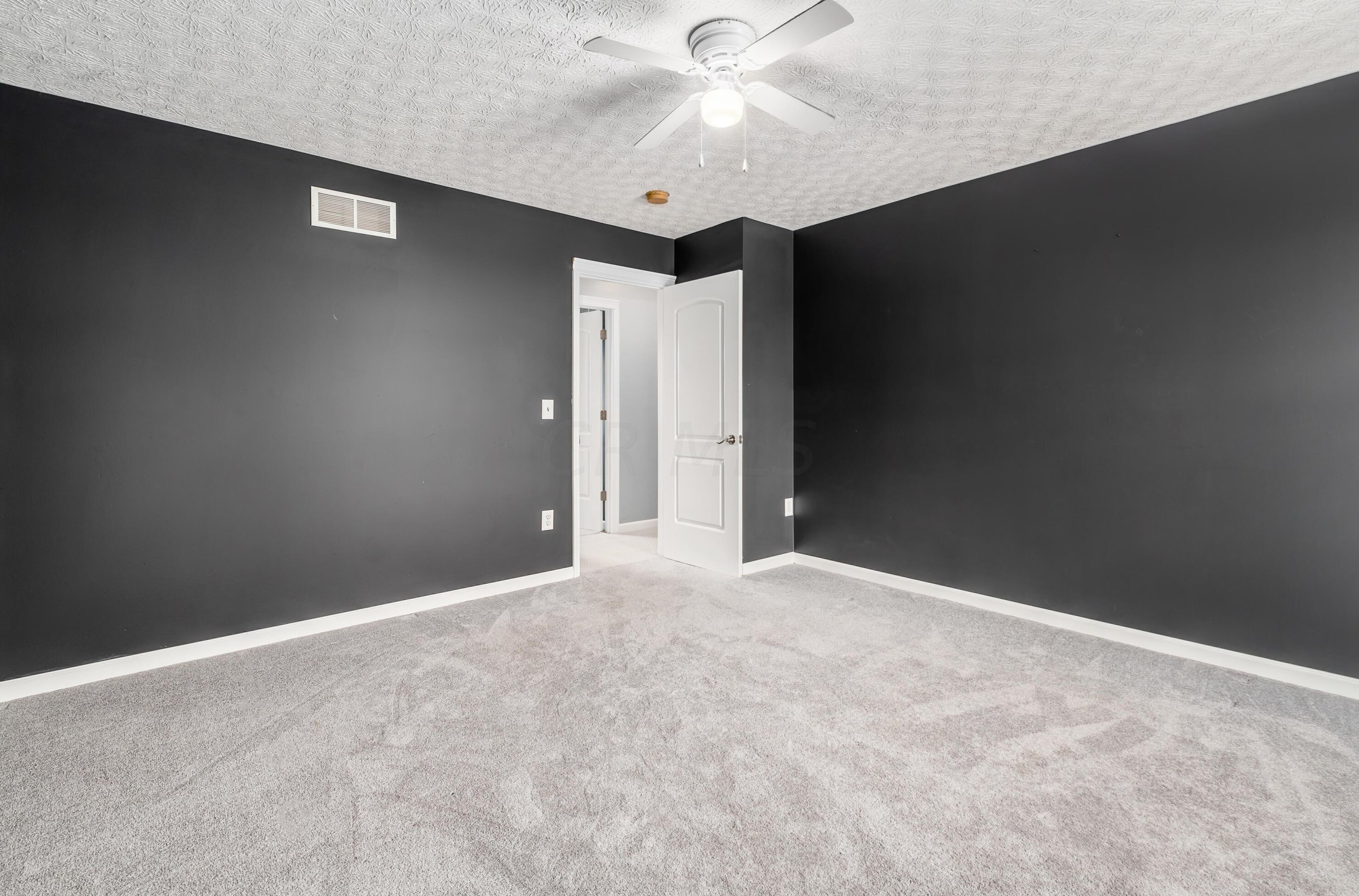 6436 Hemmingford Dr, Cnl Wnchstr OH  43110-8632 exterior