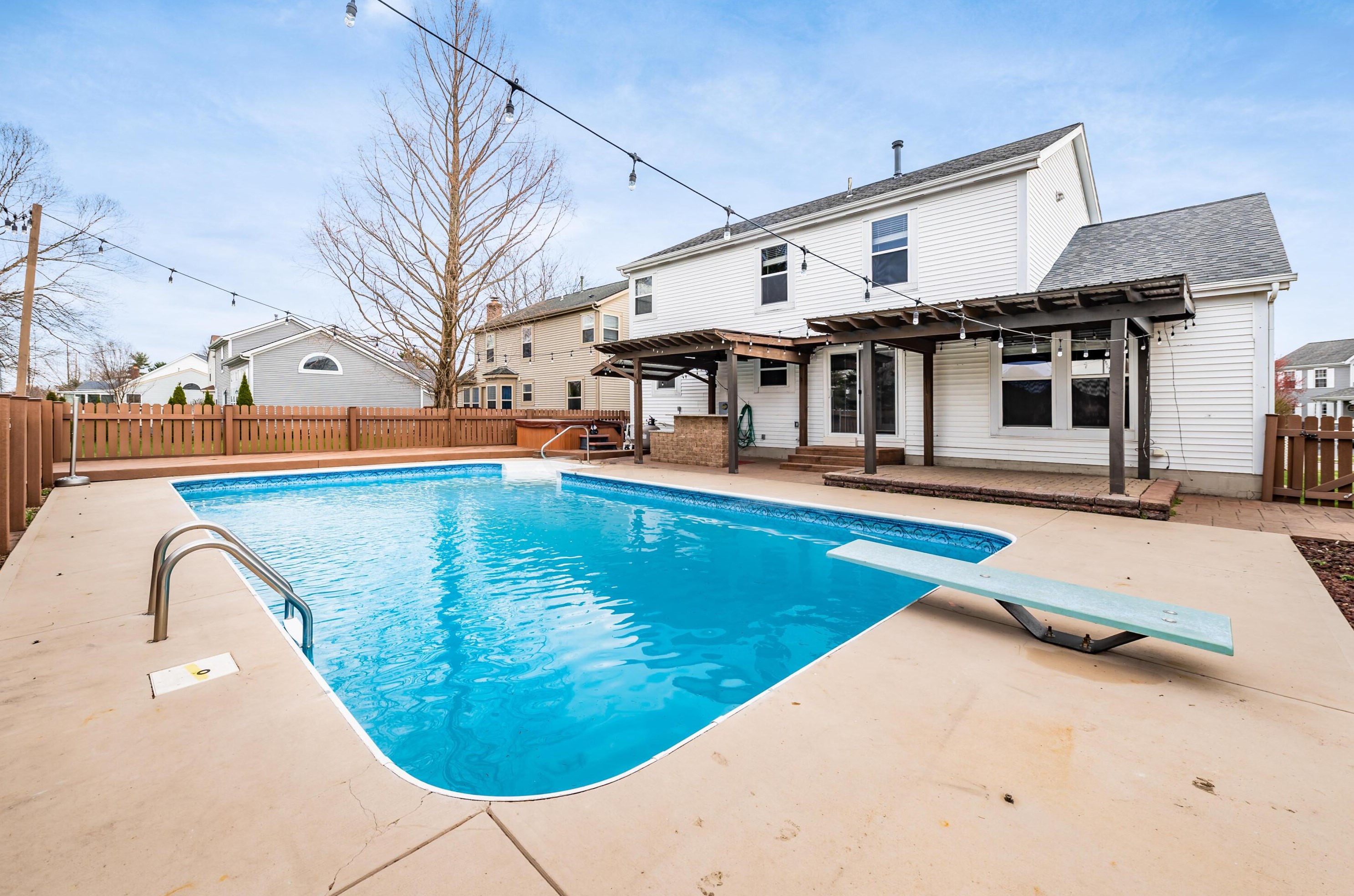 6436 Hemmingford Dr, Cnl Wnchstr OH  43110-8632 exterior