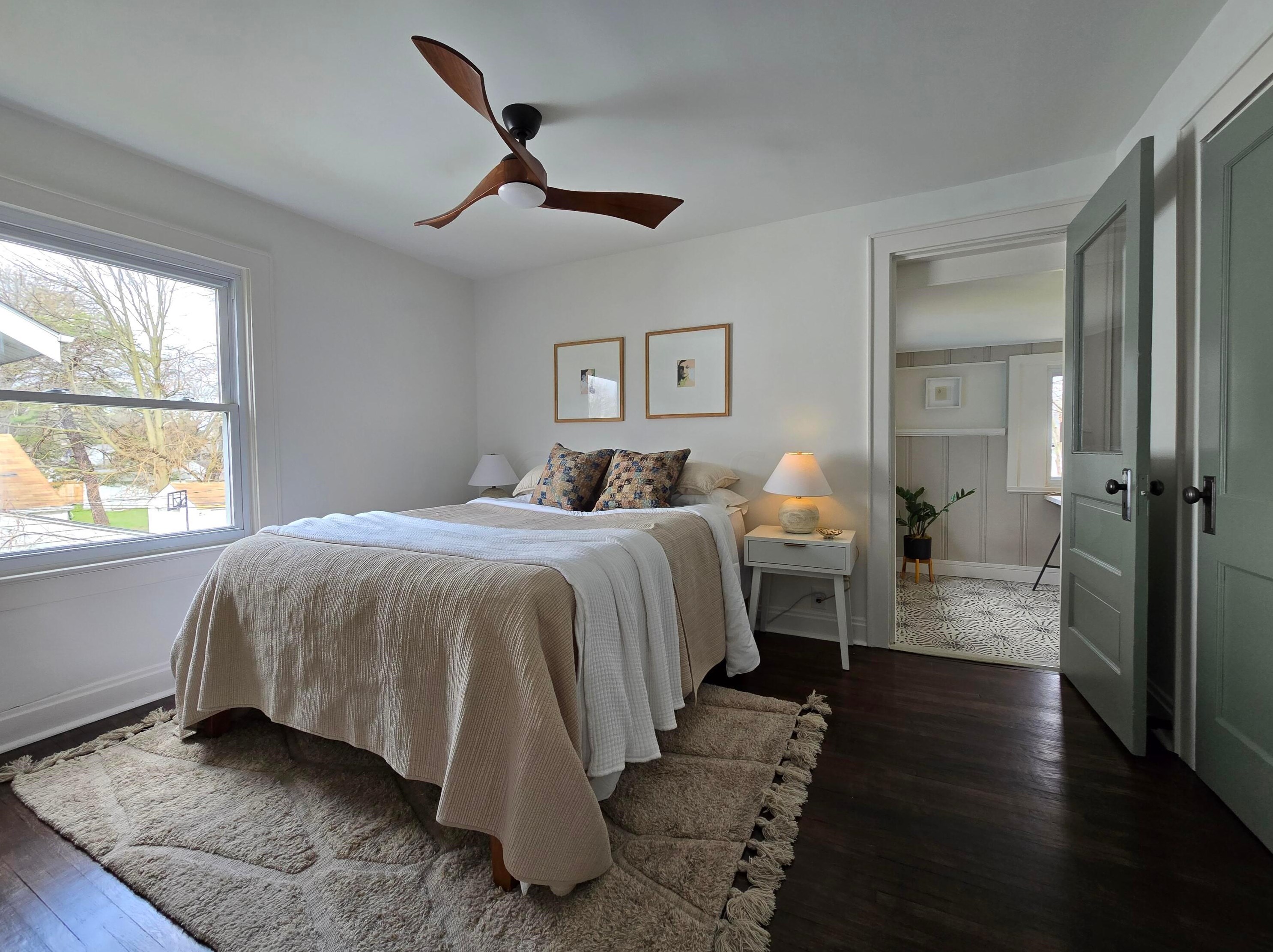 2208 Willamont Ave, Columbus OH  43219-2658 exterior