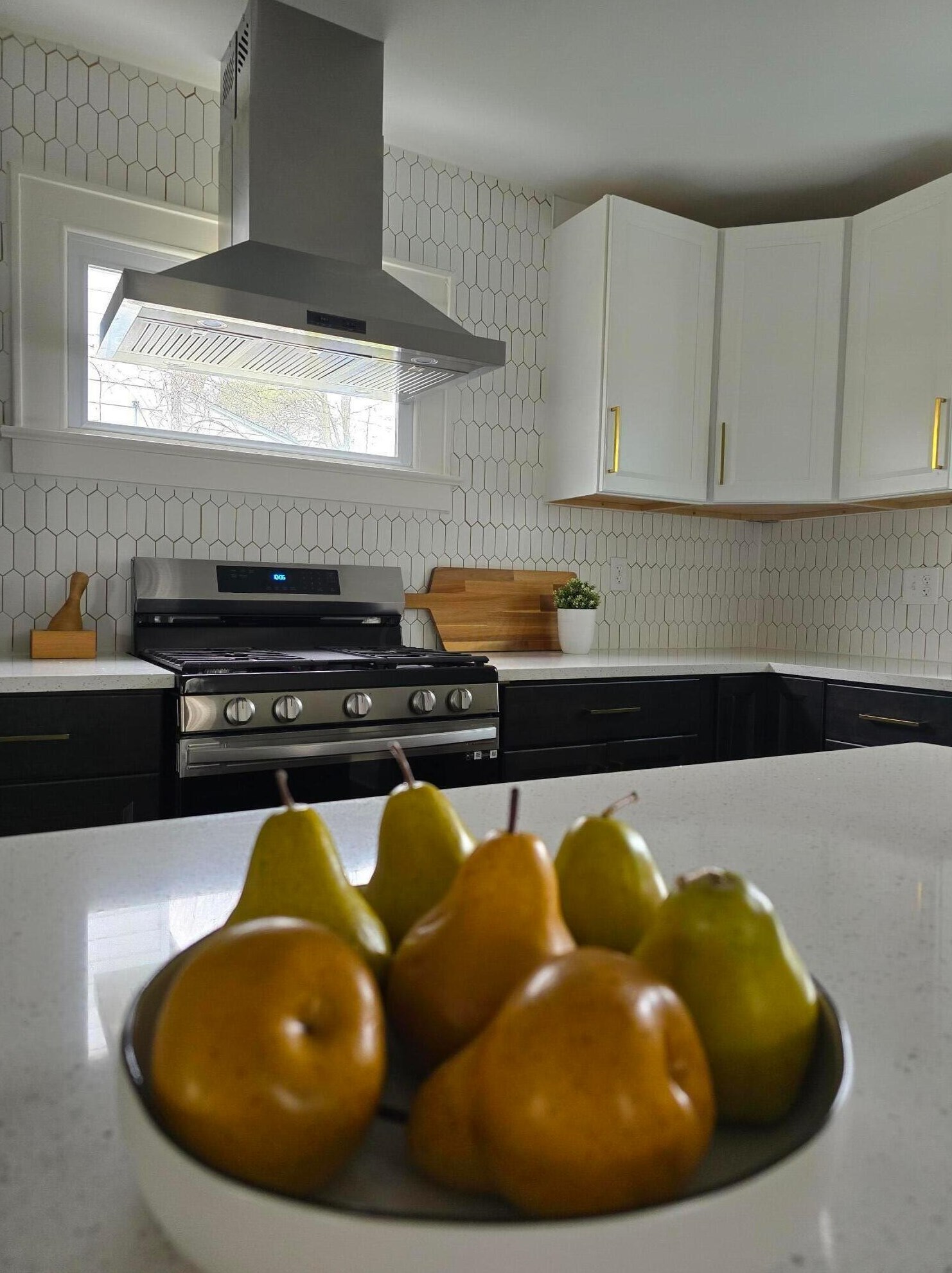 2208 Willamont Ave, Columbus OH  43219-2658 exterior