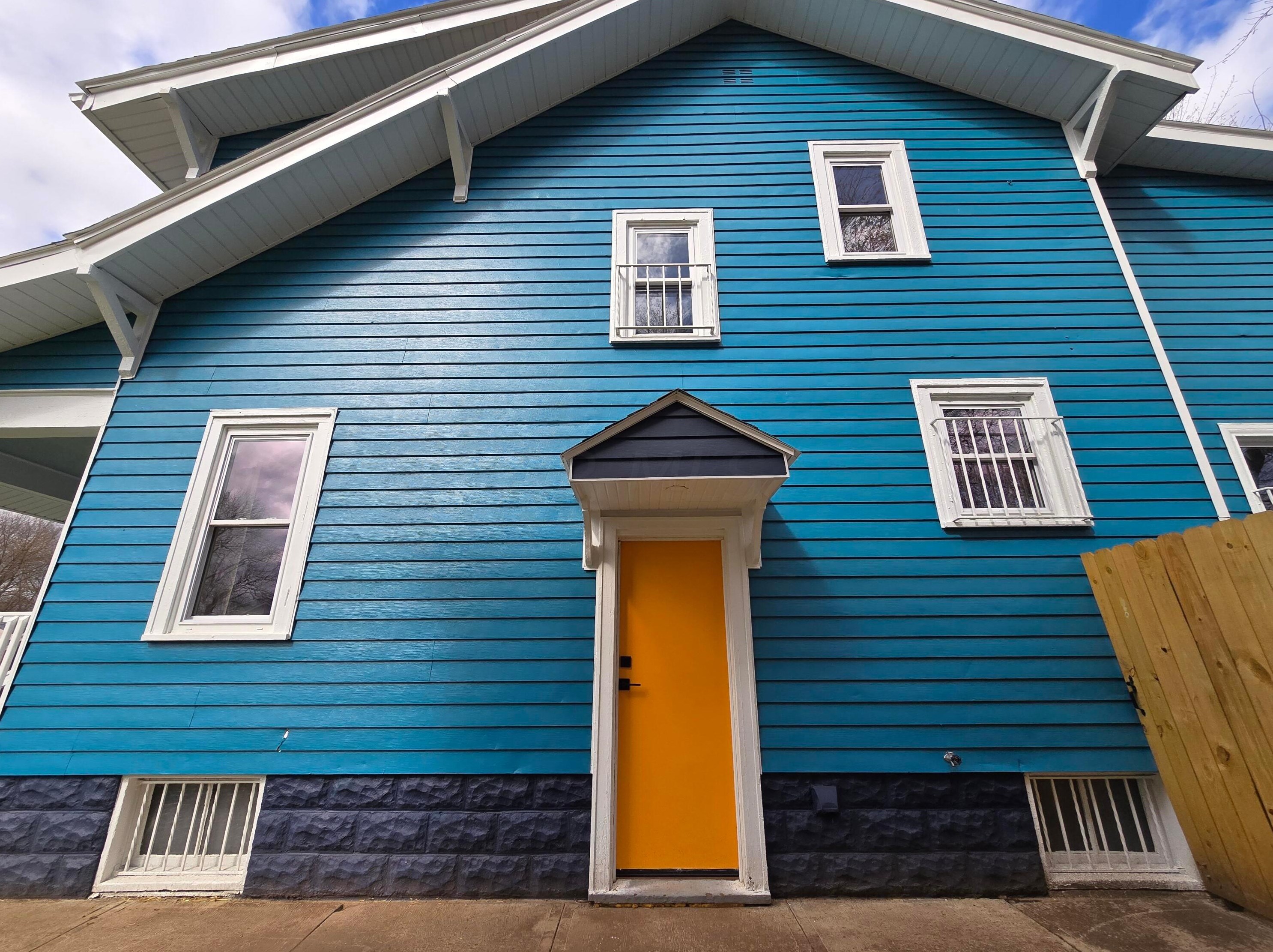 2208 Willamont Ave, Columbus OH  43219-2658 exterior