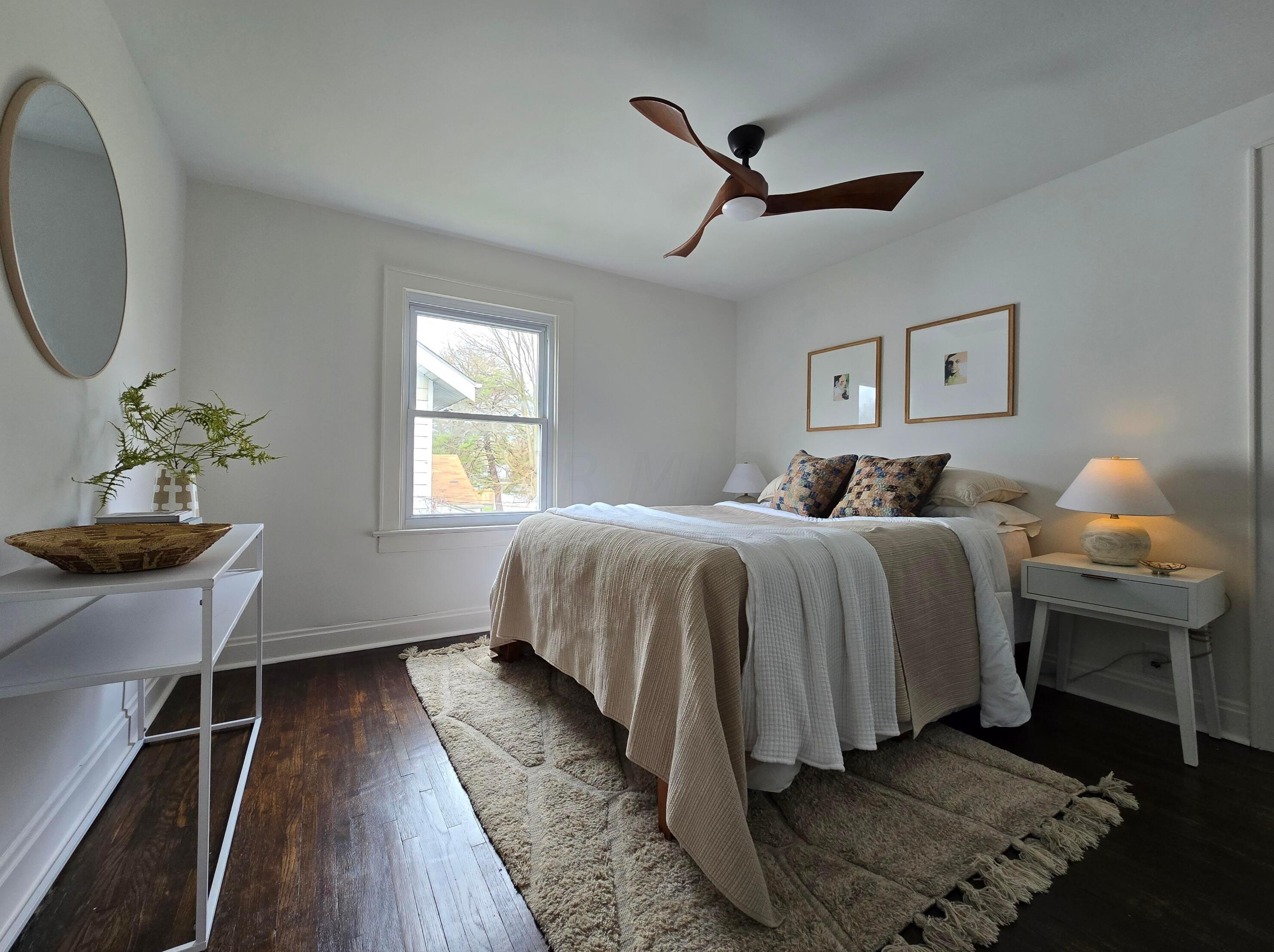 2208 Willamont Ave, Columbus OH  43219-2658 exterior