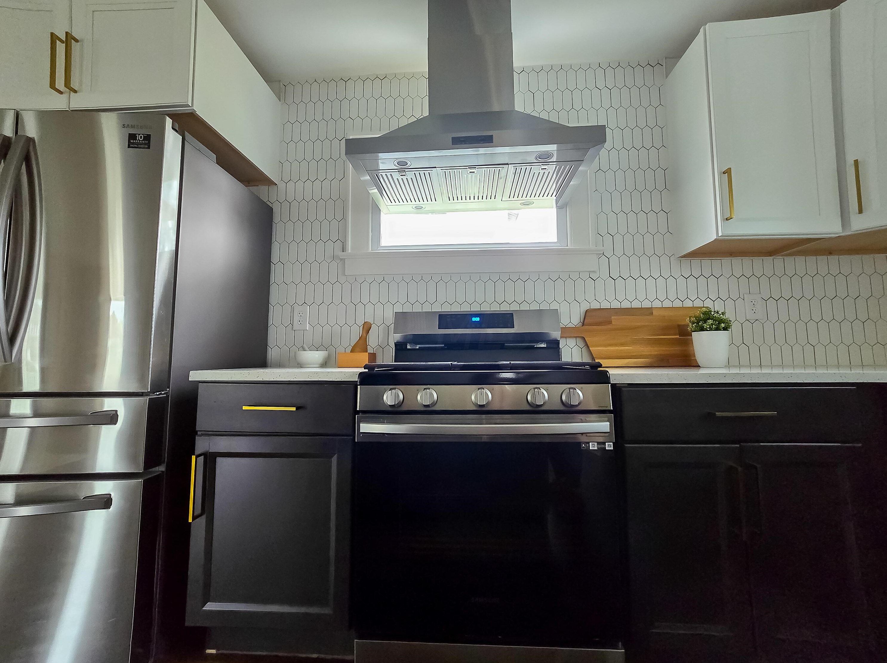 2208 Willamont Ave, Columbus OH  43219-2658 exterior