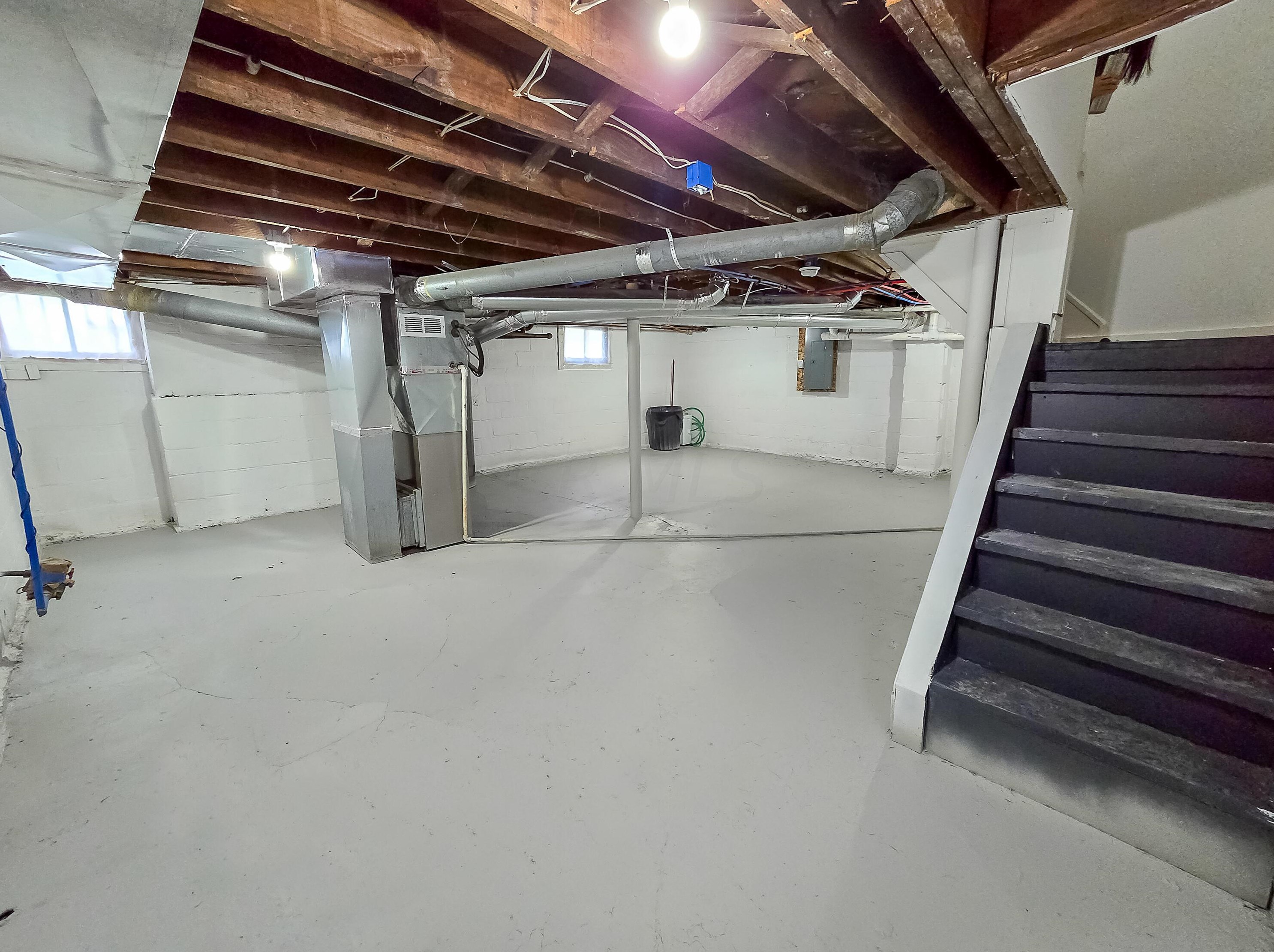 2208 Willamont Ave, Columbus OH  43219-2658 exterior