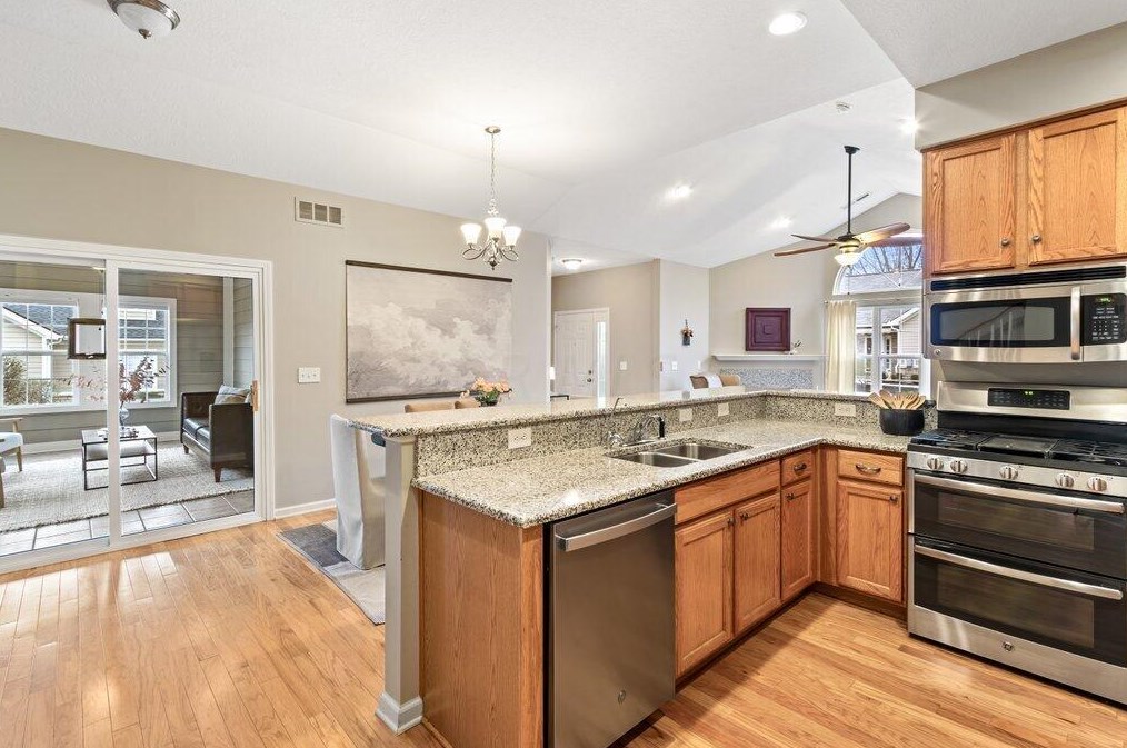 345 Cover Pl, Columbus OH 43235-6452 exterior