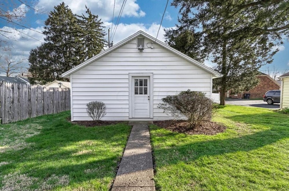 210 Fair Ave, Lancaster OH 43130-2320 exterior