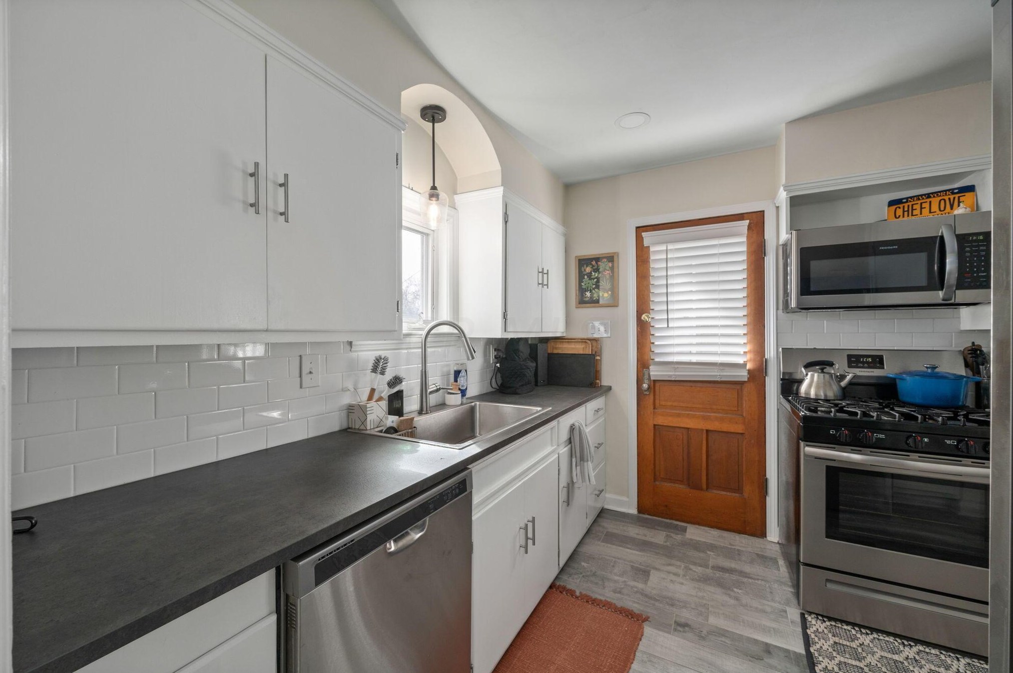 946 Grandon Ave, Columbus OH  43209-2529 exterior