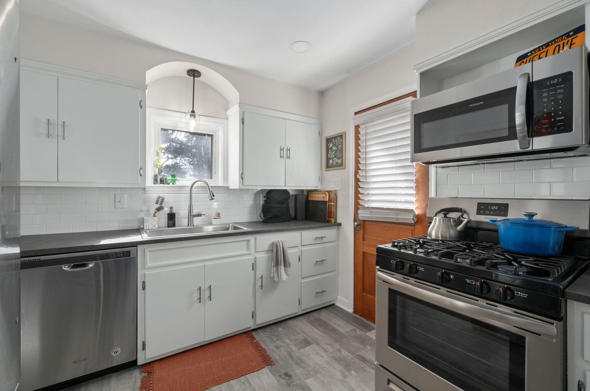 946 Grandon Ave, Columbus OH  43209-2529 exterior