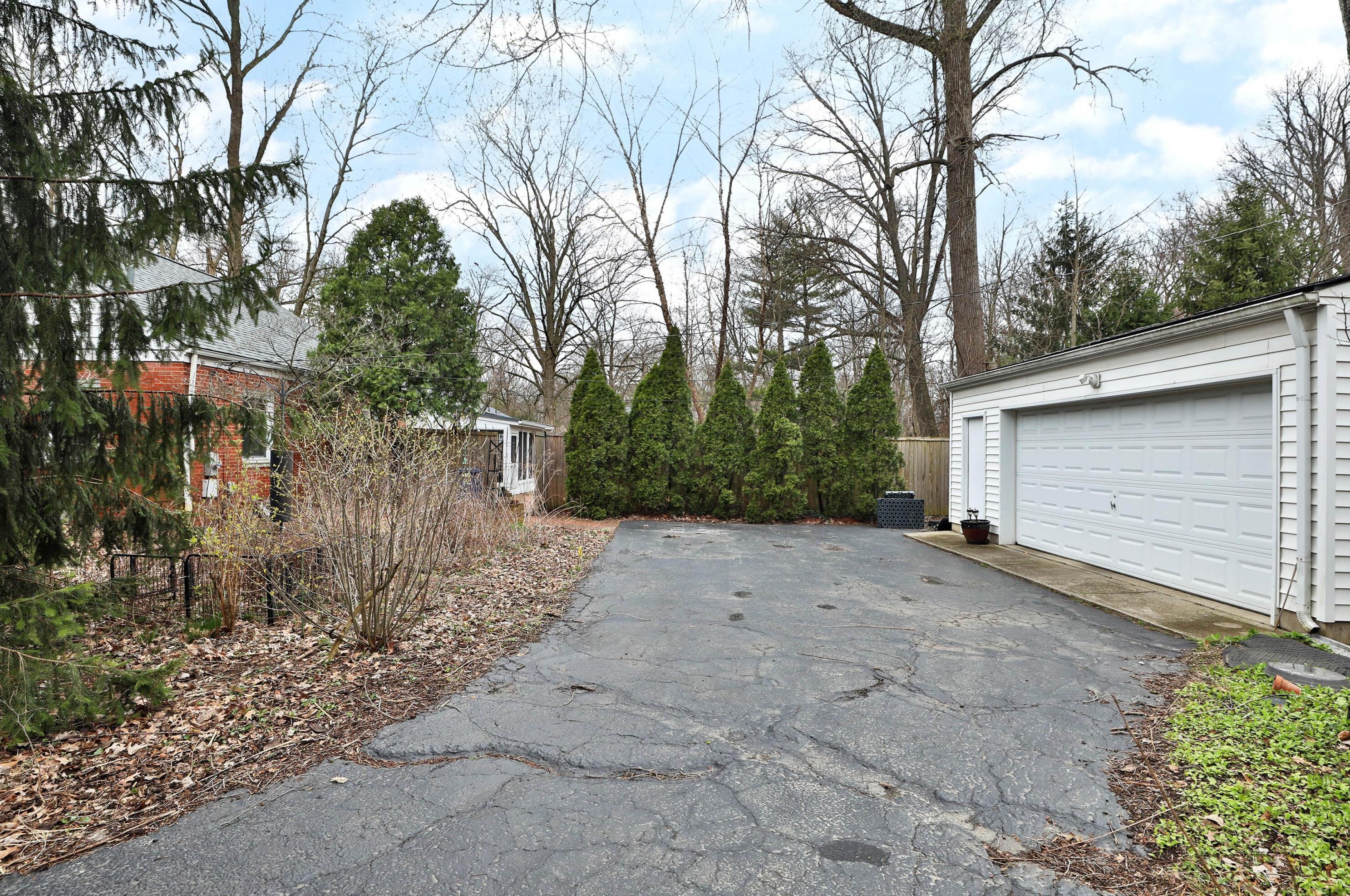 670 Glenmont Ave, Columbus OH 43214-3254 exterior