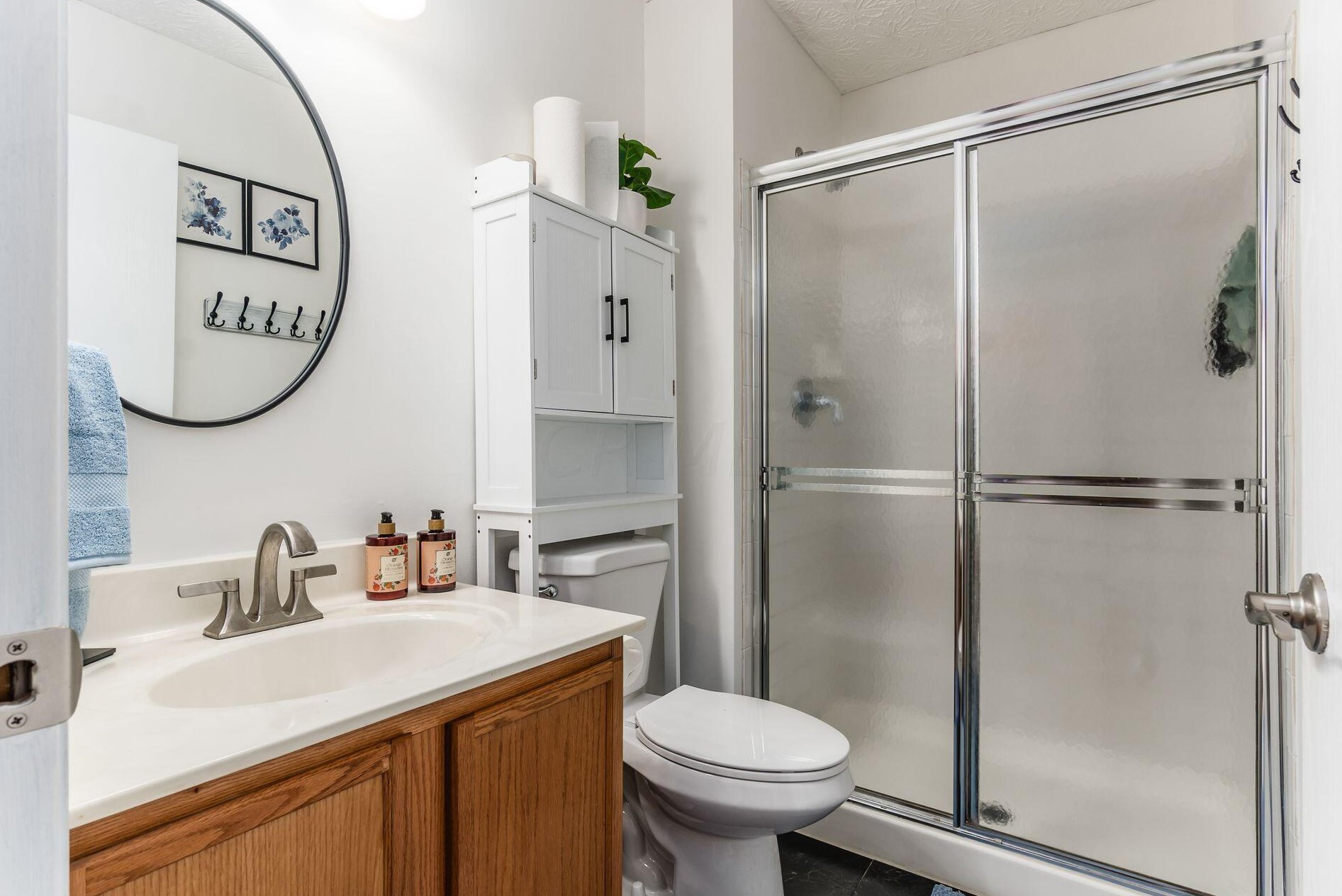 1844 Meadowlawn Dr, Columbus OH  43219-5524 exterior