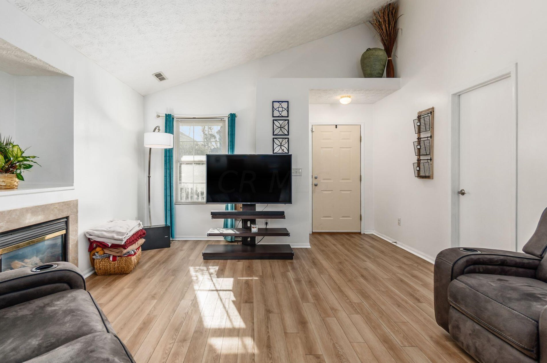 1844 Meadowlawn Dr, Columbus OH  43219-5524 exterior