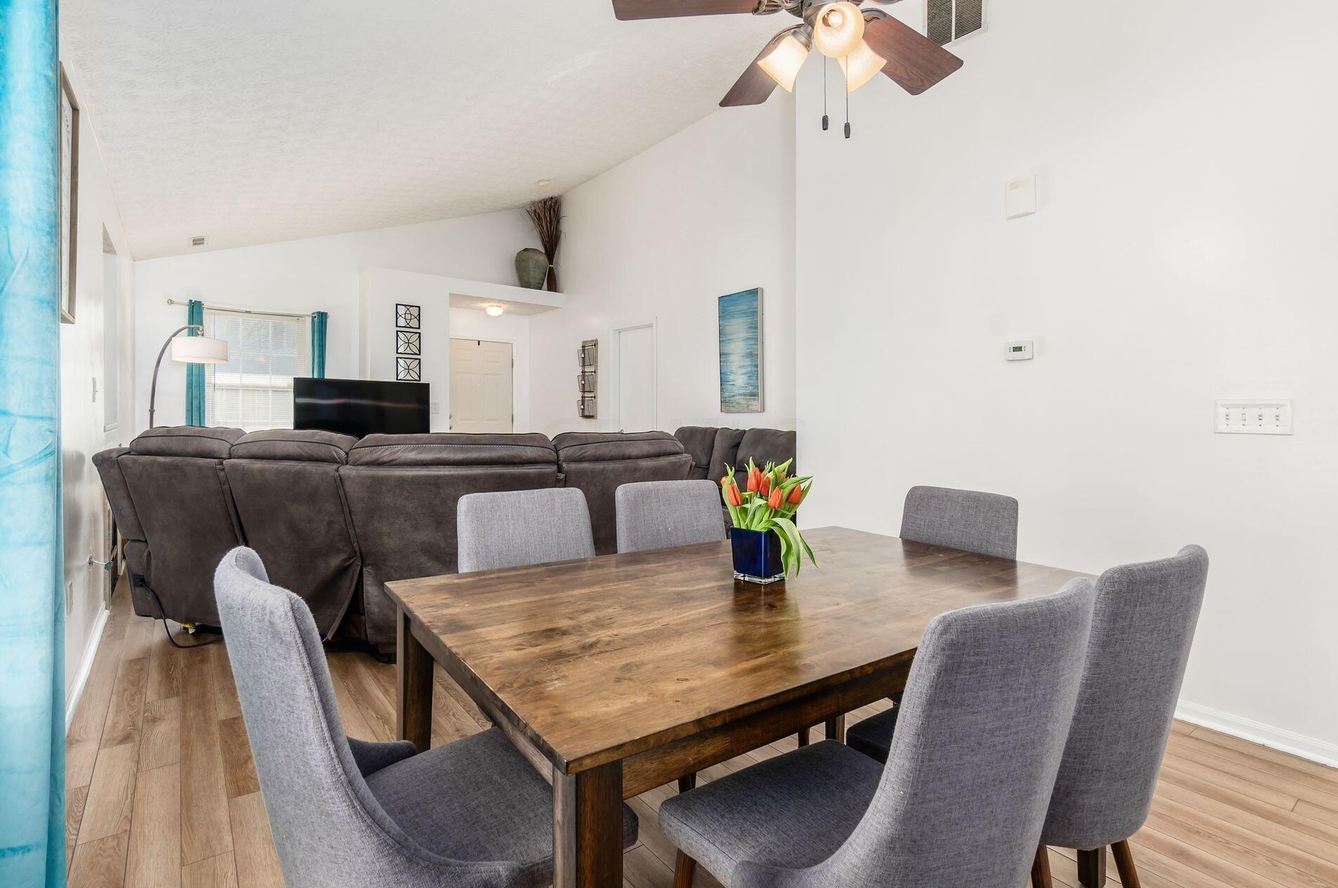 1844 Meadowlawn Dr, Columbus OH  43219-5524 exterior