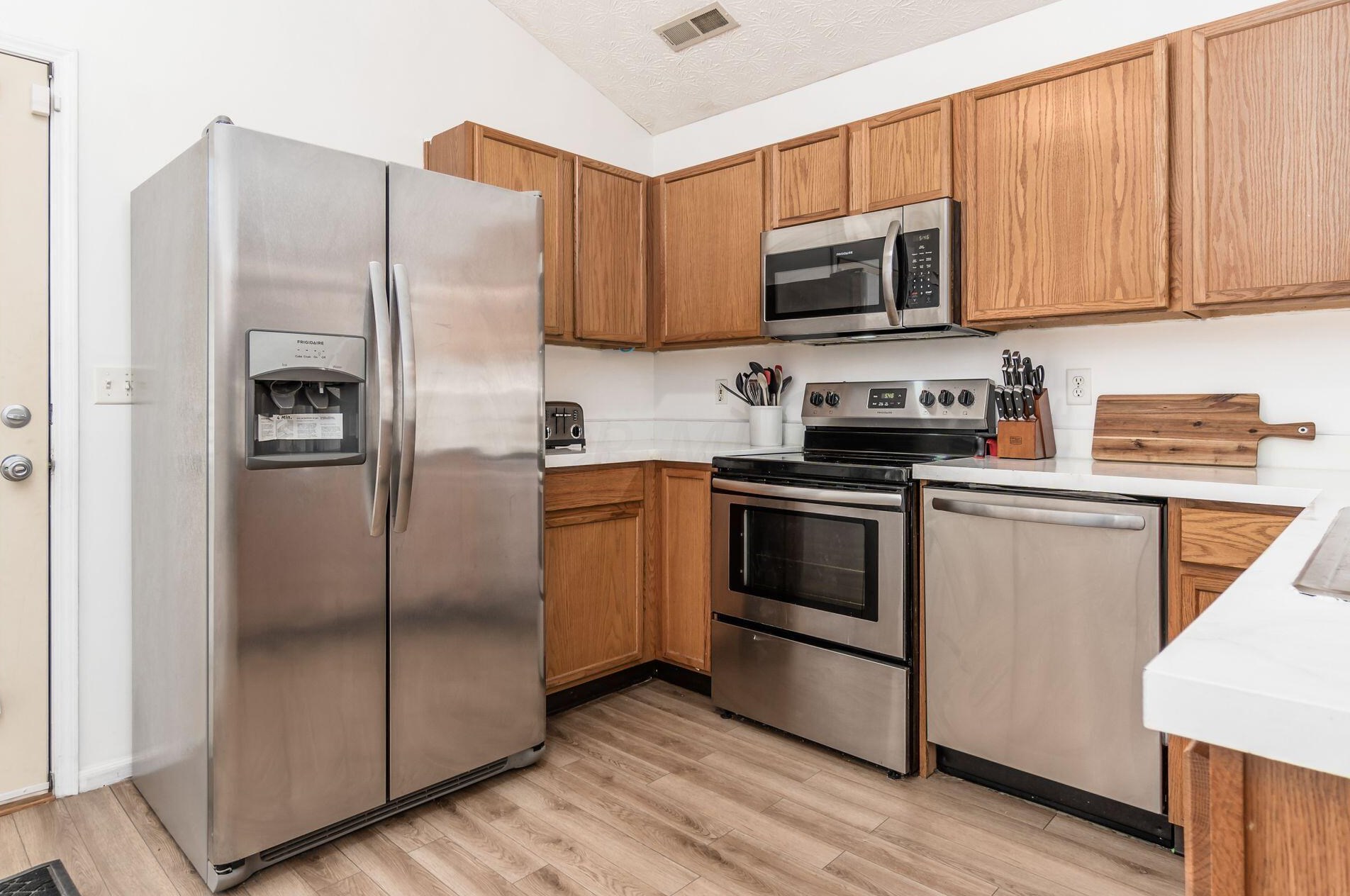 1844 Meadowlawn Dr, Columbus OH  43219-5524 exterior