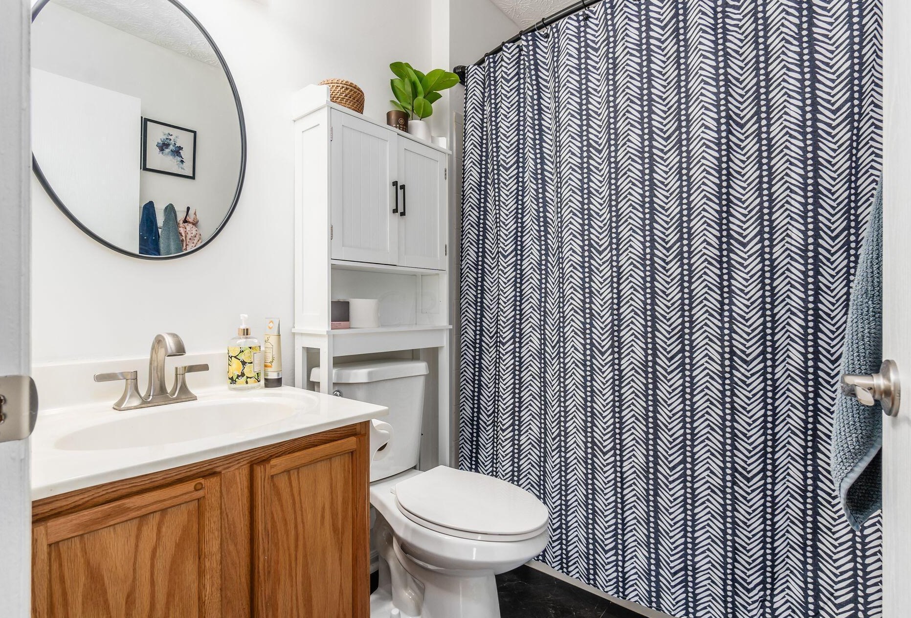 1844 Meadowlawn Dr, Columbus OH  43219-5524 exterior