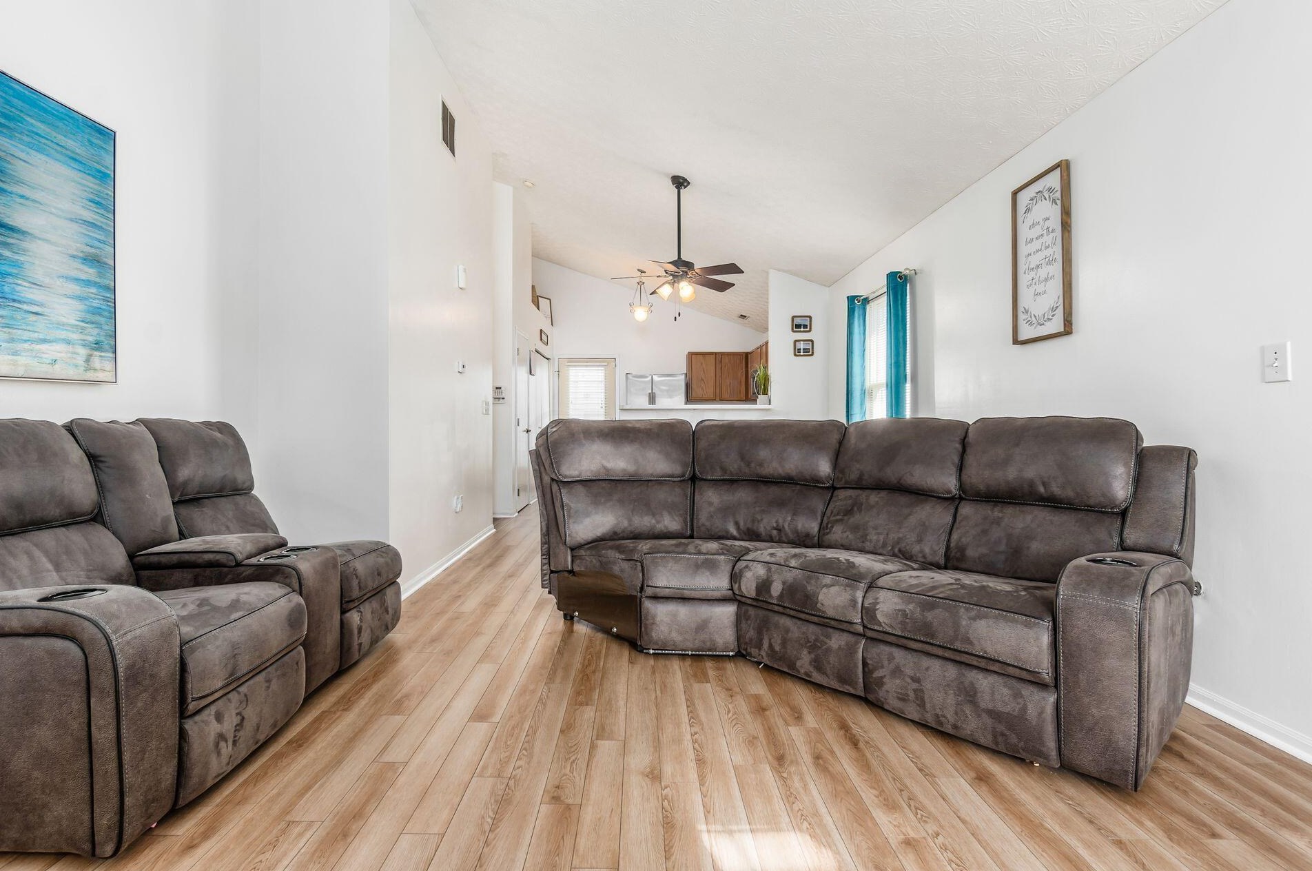 1844 Meadowlawn Dr, Columbus OH  43219-5524 exterior