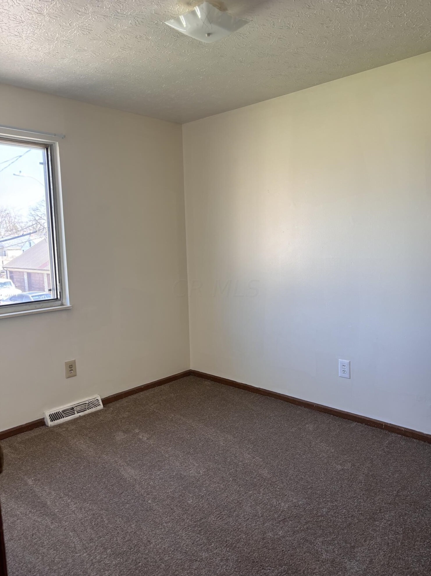 524 Clarendon Ave, Columbus OH 43223-2055 exterior