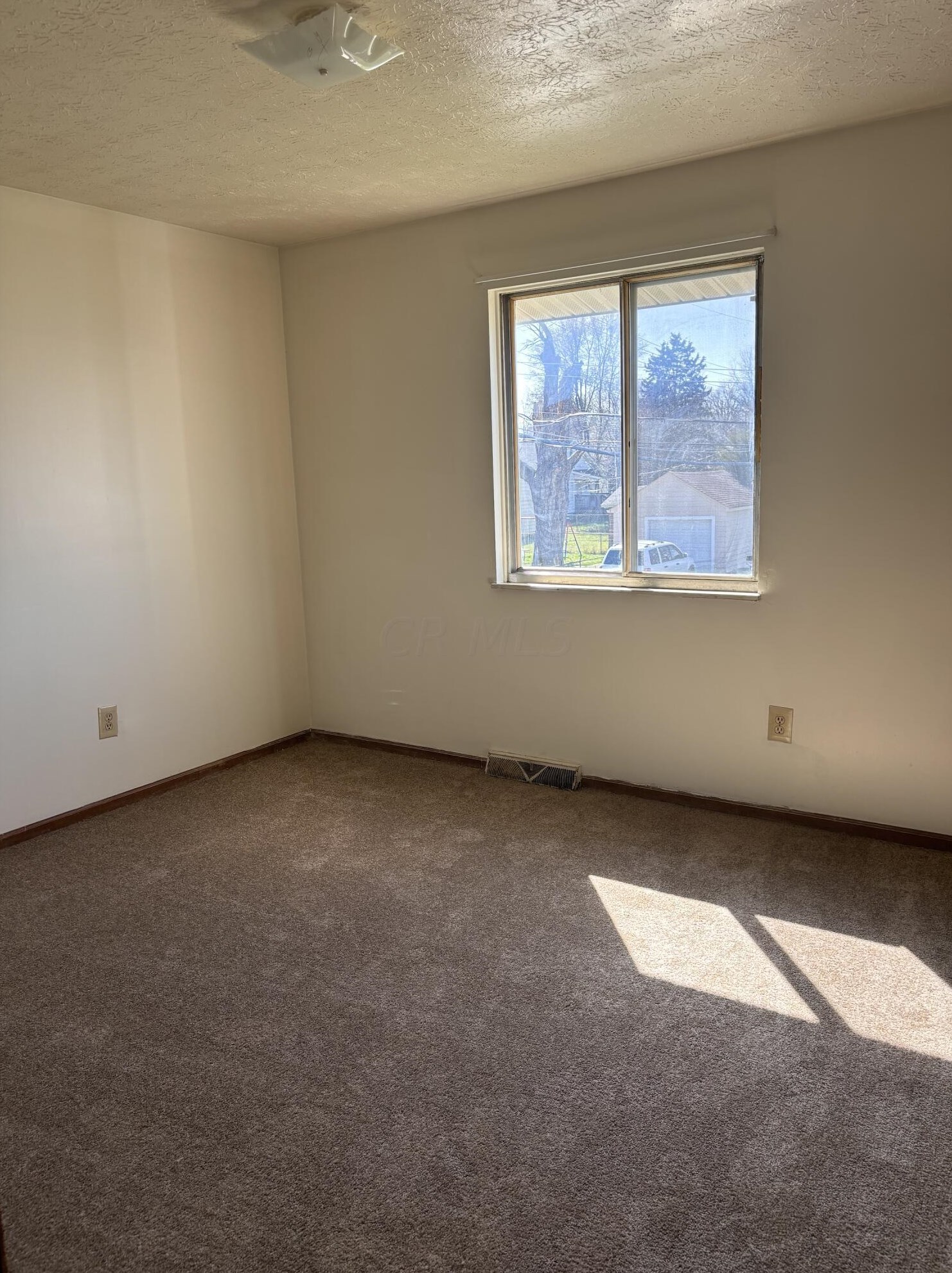 524 Clarendon Ave, Columbus OH 43223-2055 exterior