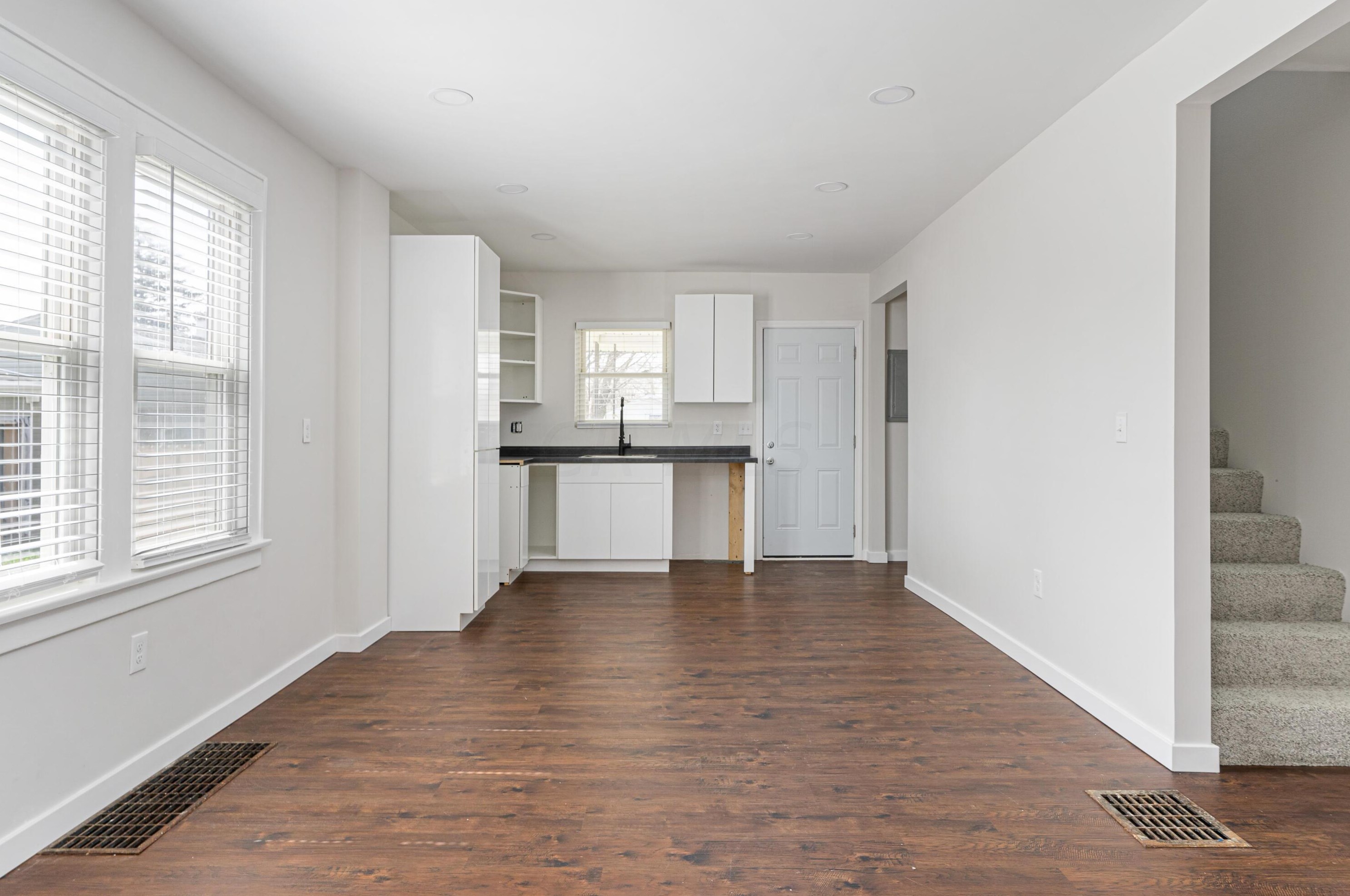 577 Highland Ave, Columbus OH 43223-1744 exterior