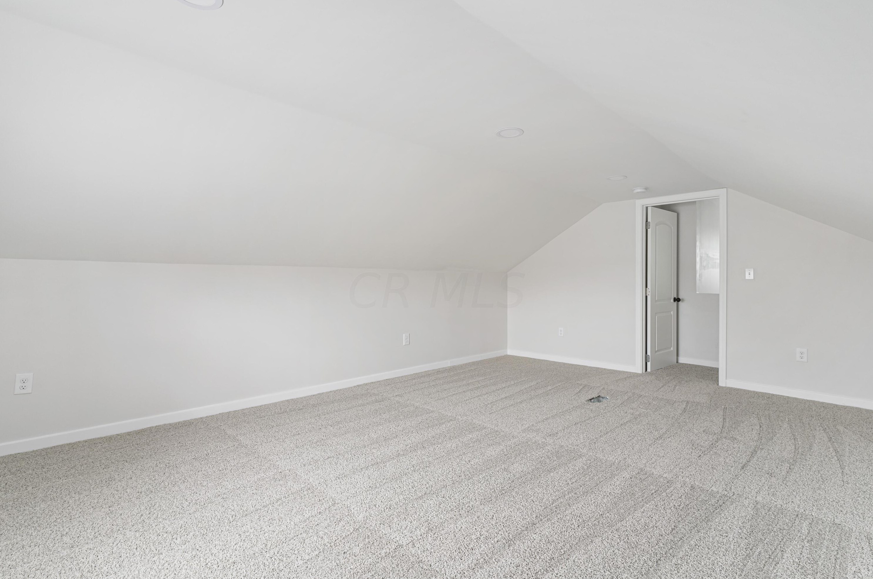 577 Highland Ave, Columbus OH 43223-1744 exterior