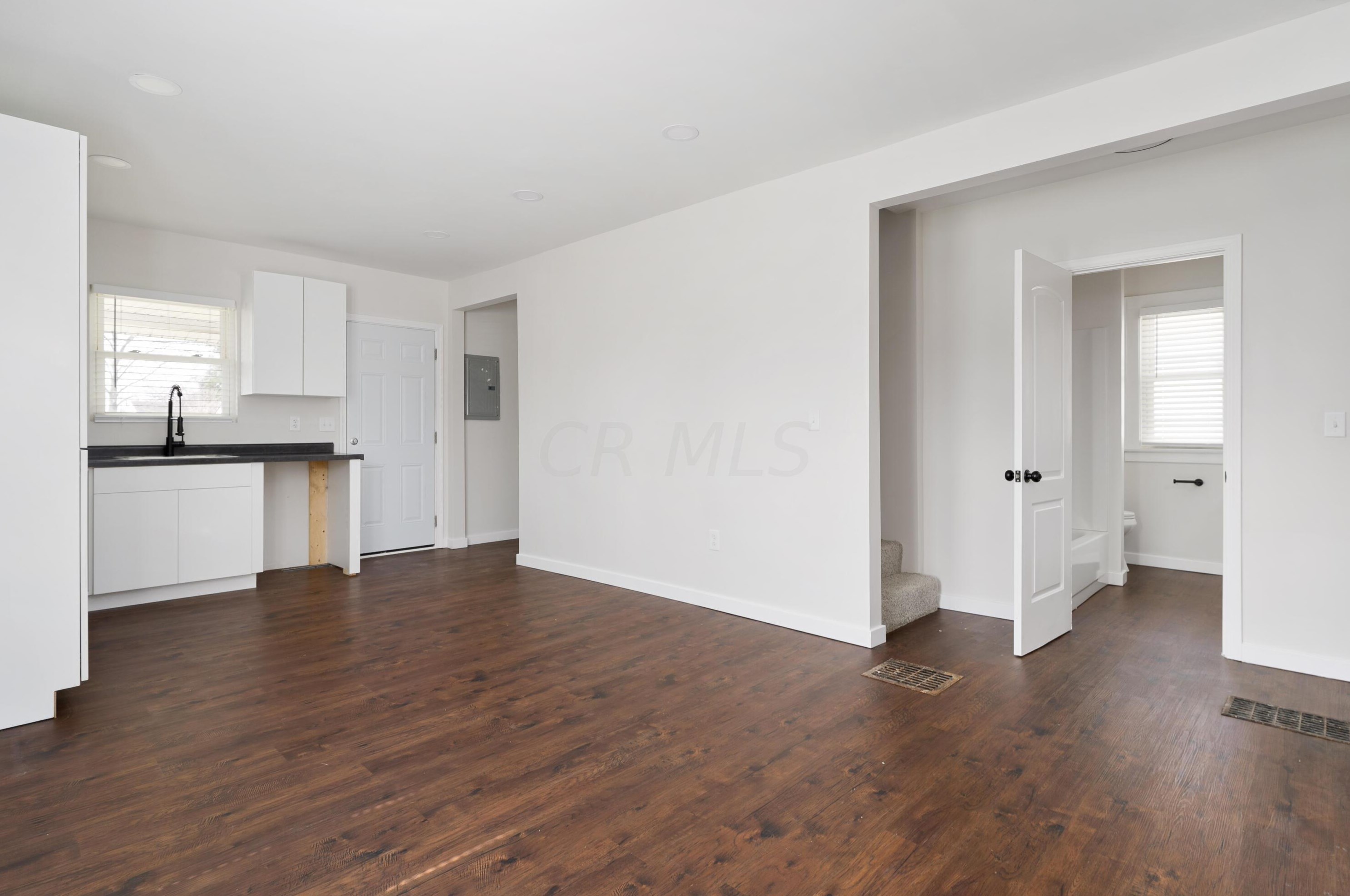 577 Highland Ave, Columbus OH 43223-1744 exterior