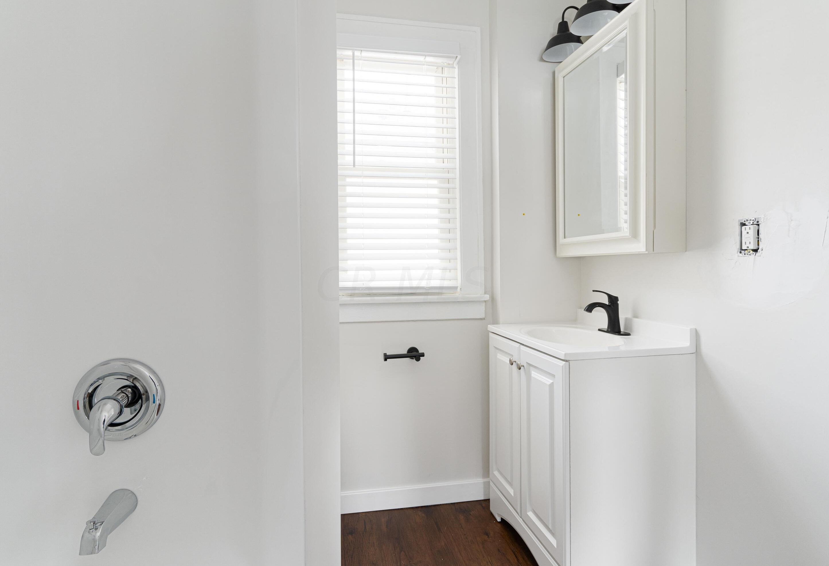 577 Highland Ave, Columbus OH 43223-1744 exterior