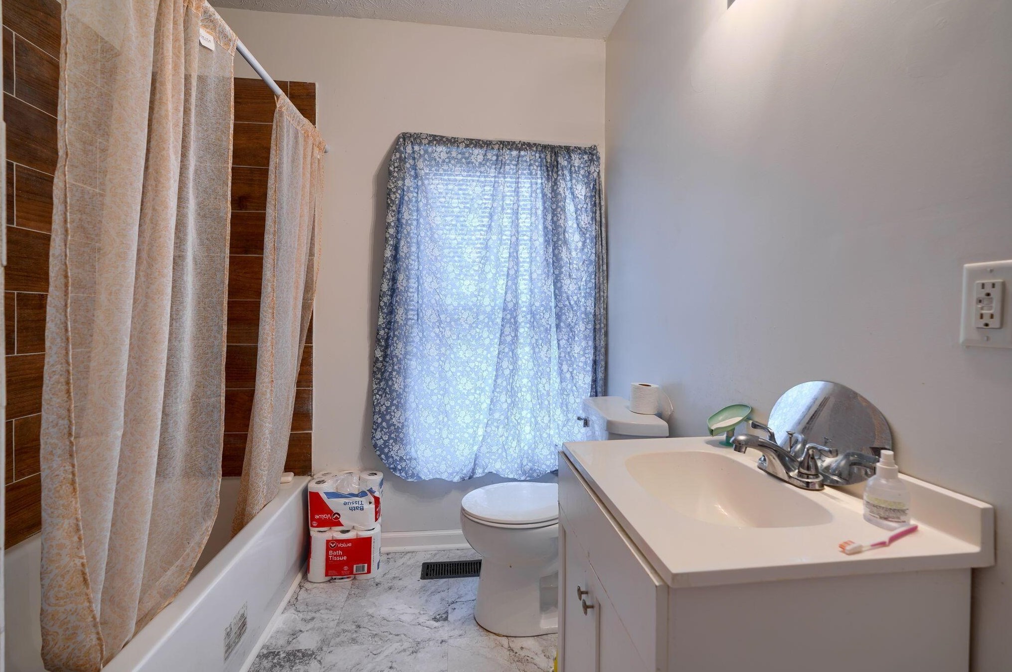 224 Harris Ave, Columbus OH 43204-3013 exterior