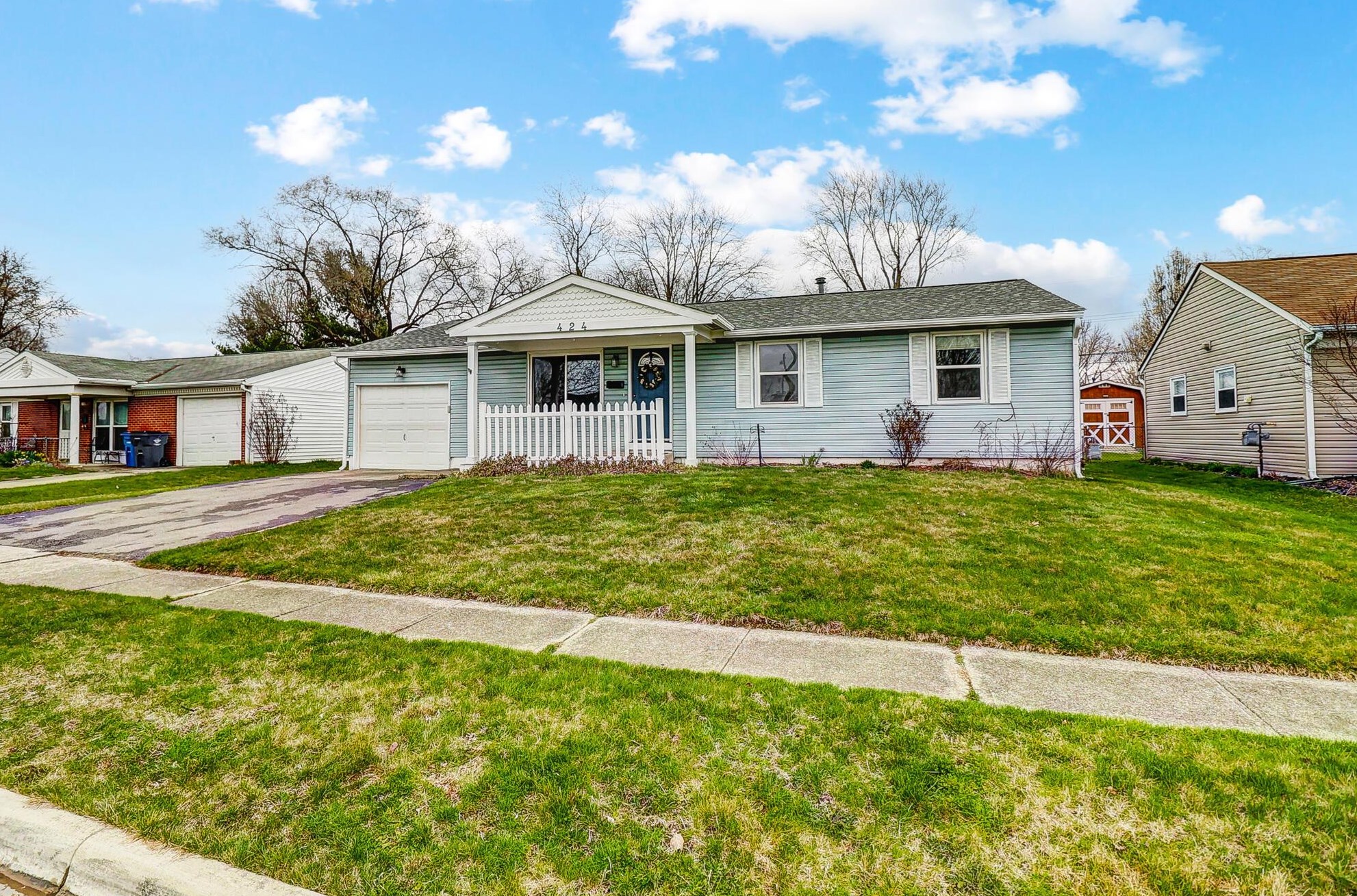 424 Amesbury Dr, Columbus OH  43230-2370 exterior