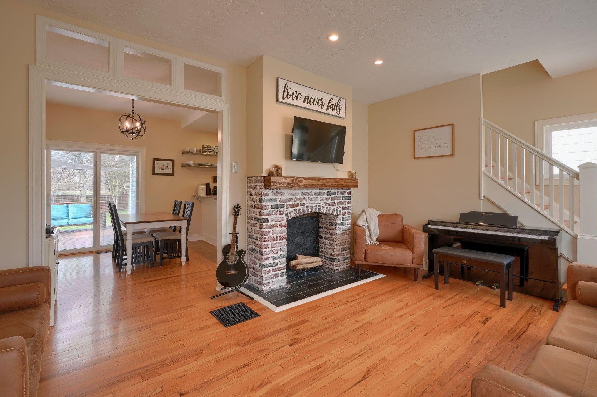 285 Waterloo St, Cnl Wnchstr OH  43110-1014 exterior