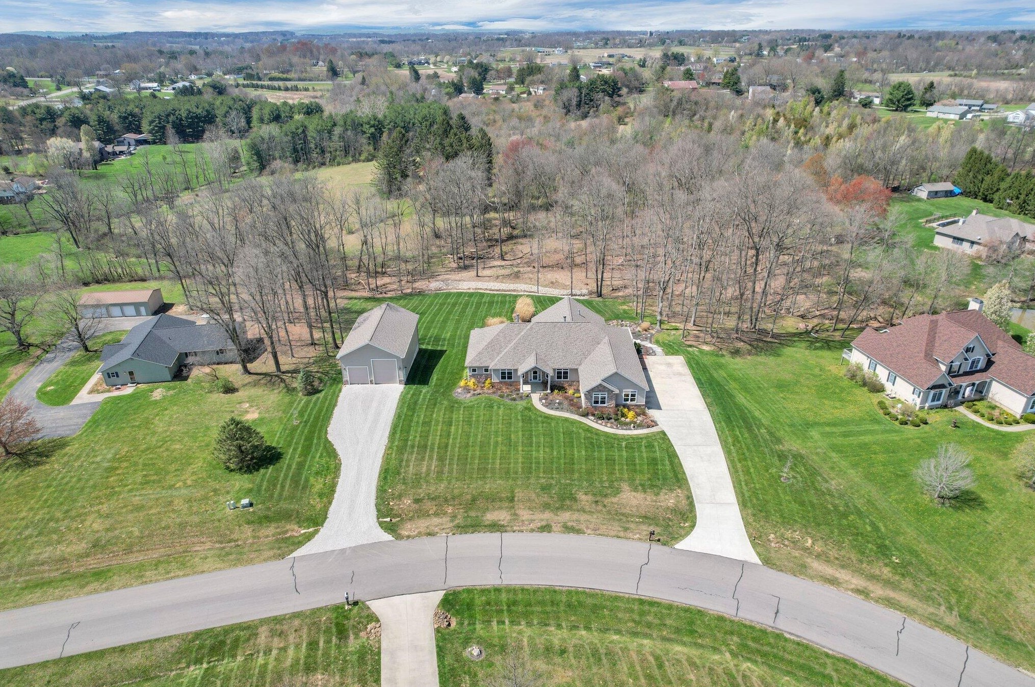 3163 Sarah Dr, Lancaster OH 43130-7866 exterior