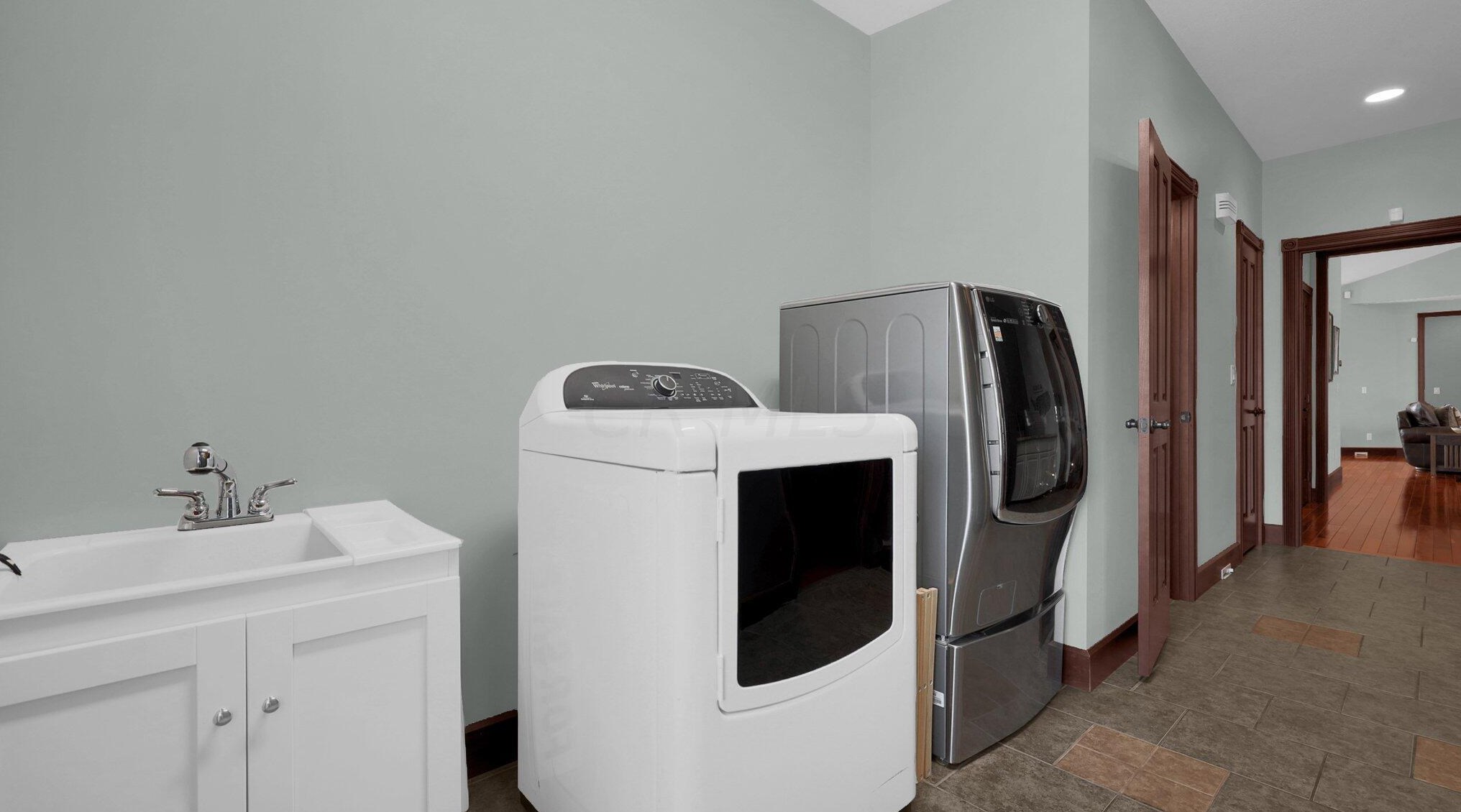 3163 Sarah Dr, Lancaster OH 43130-7866 exterior