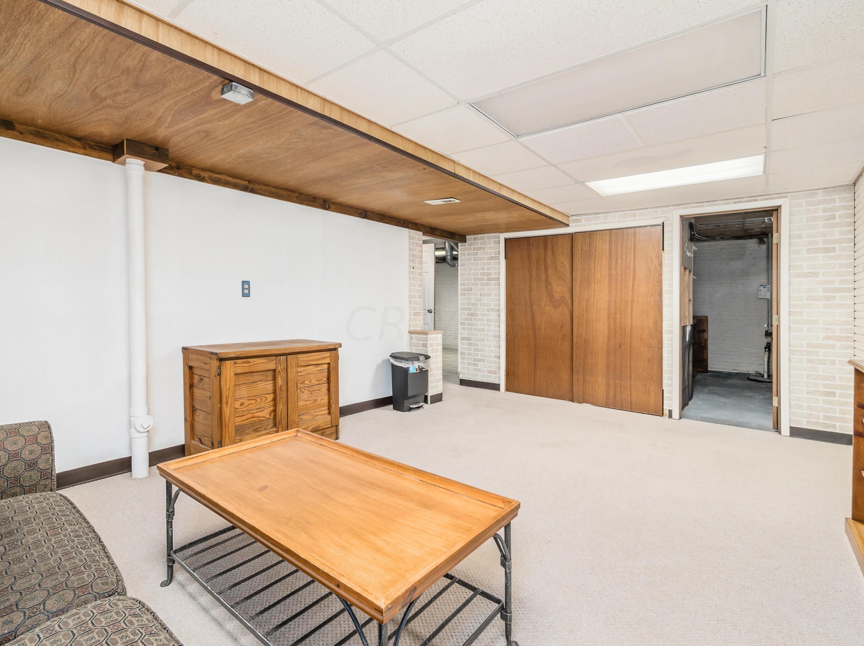 6283 Billington Dr, Columbus OH 43213-3479 exterior