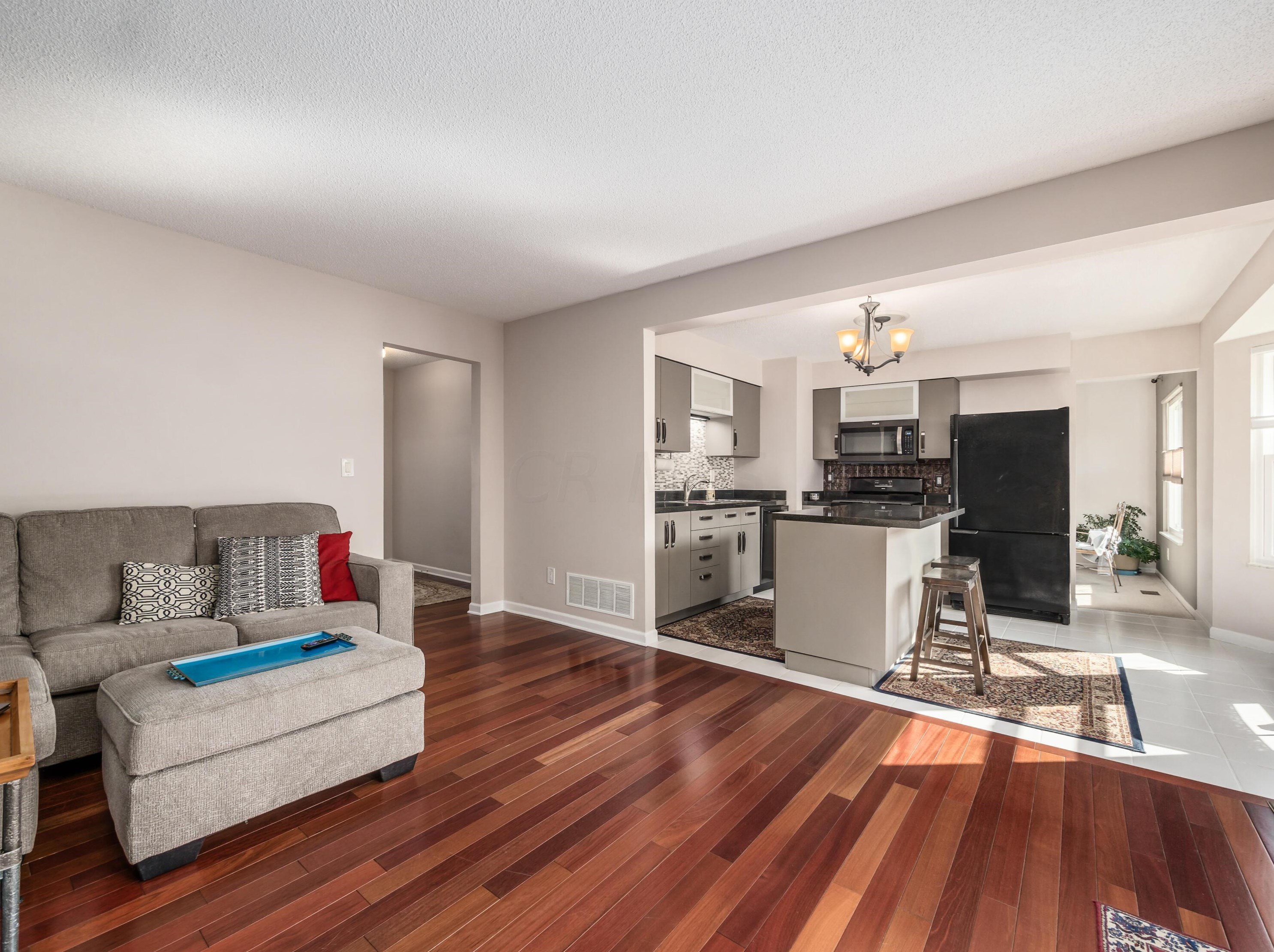 6283 Billington Dr, Columbus OH 43213-3479 exterior