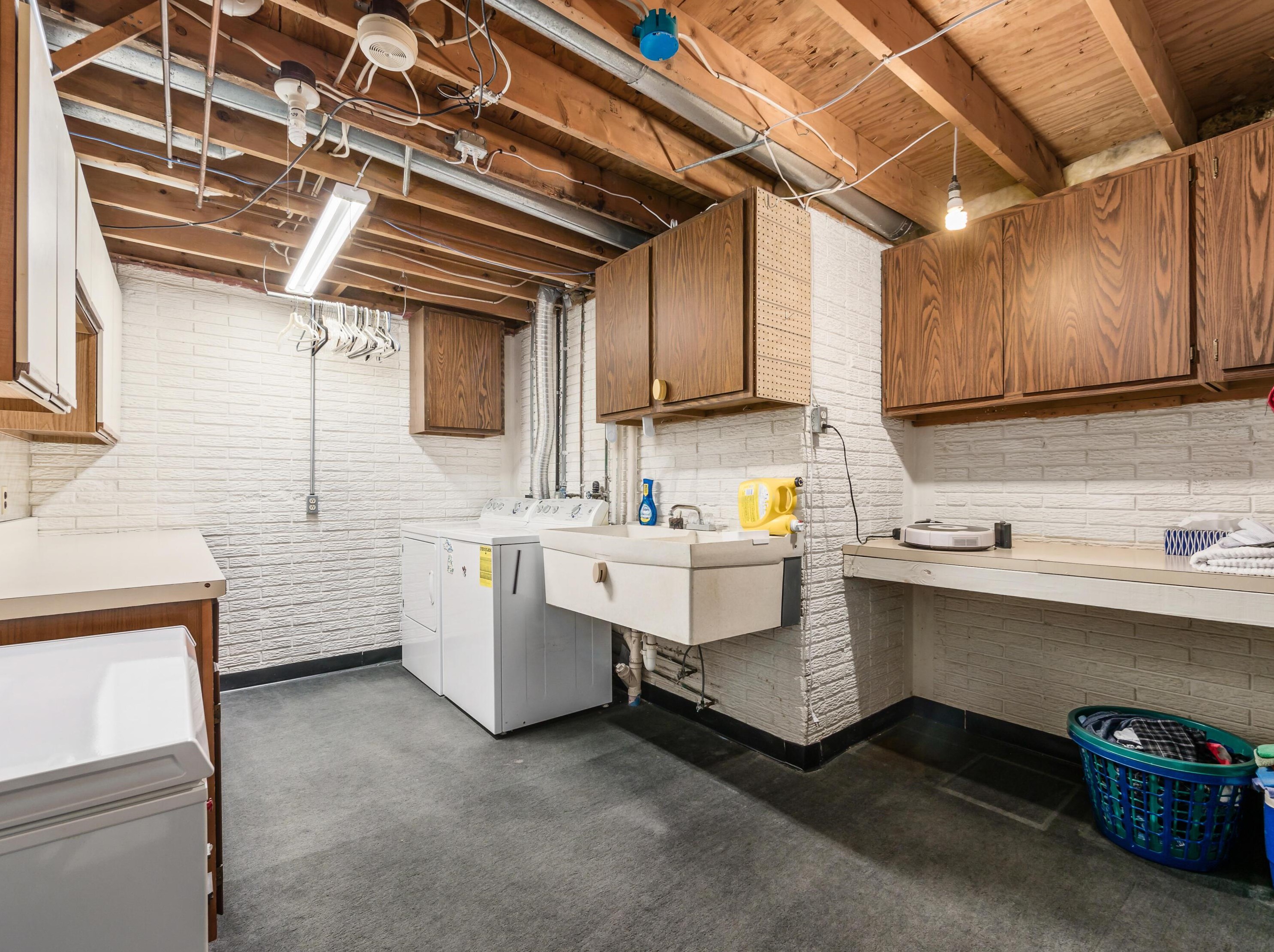 6283 Billington Dr, Columbus OH 43213-3479 exterior