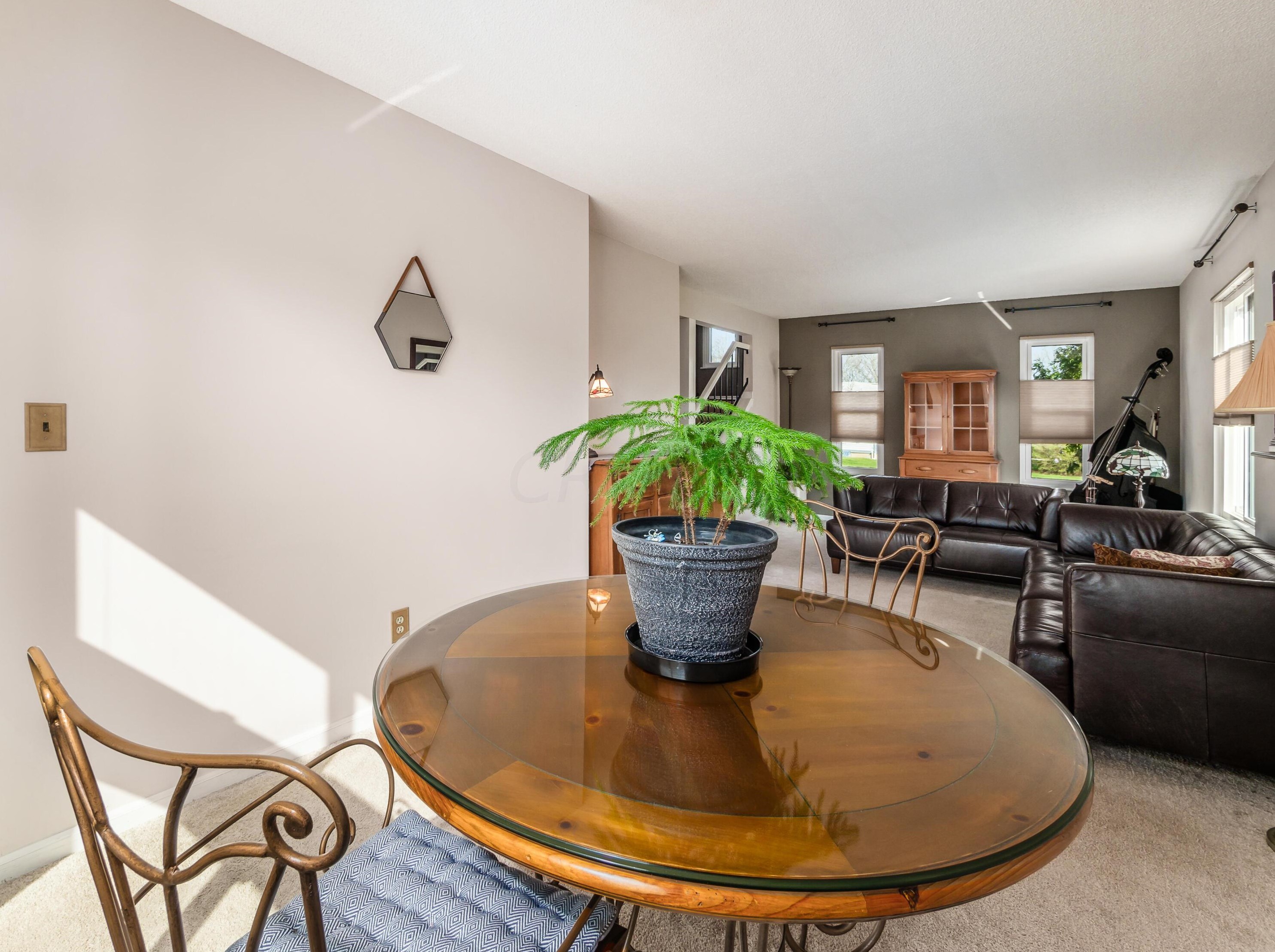 6283 Billington Dr, Columbus OH 43213-3479 exterior