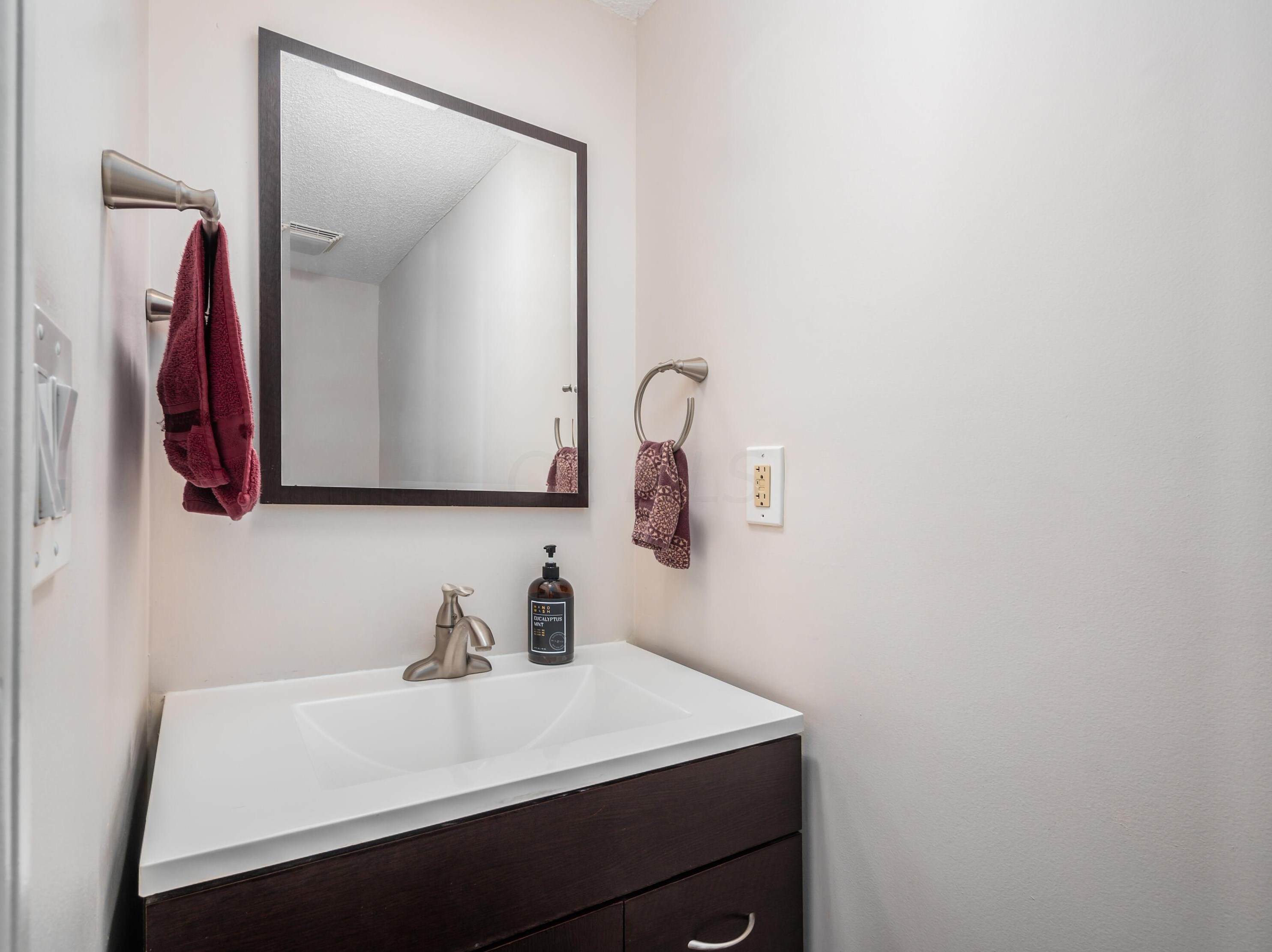 6283 Billington Dr, Columbus OH 43213-3479 exterior