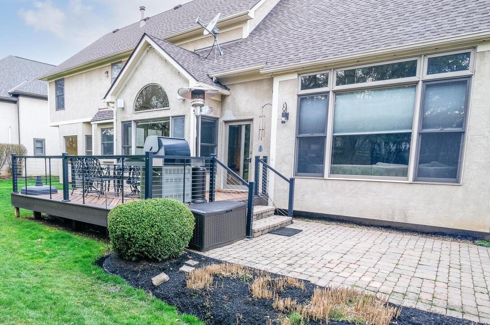 4861 Carrigan Ridge Dr, Dublin OH  43017-8617 exterior