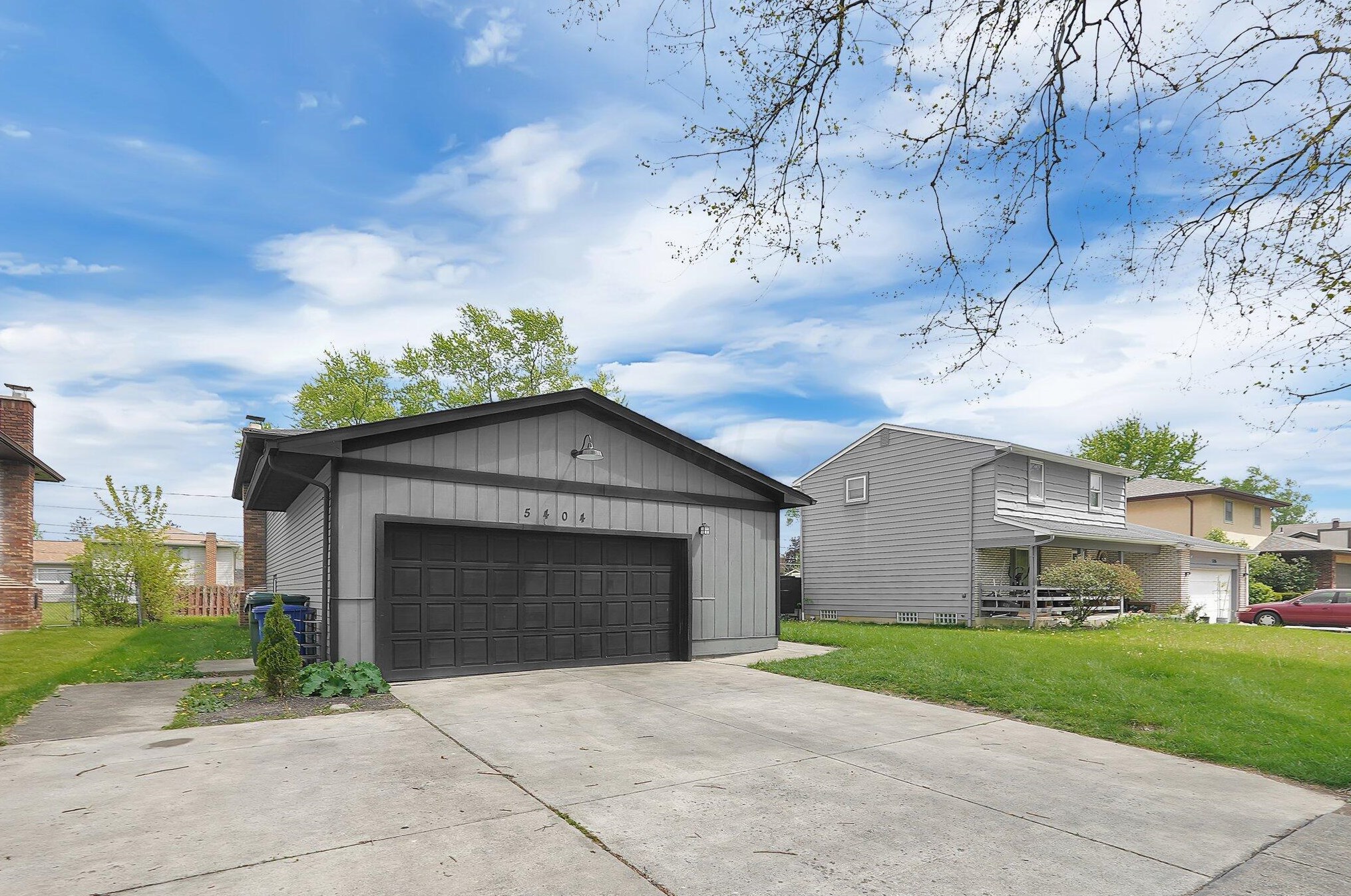 5404 Aqua St, Columbus OH  43229-3916 exterior