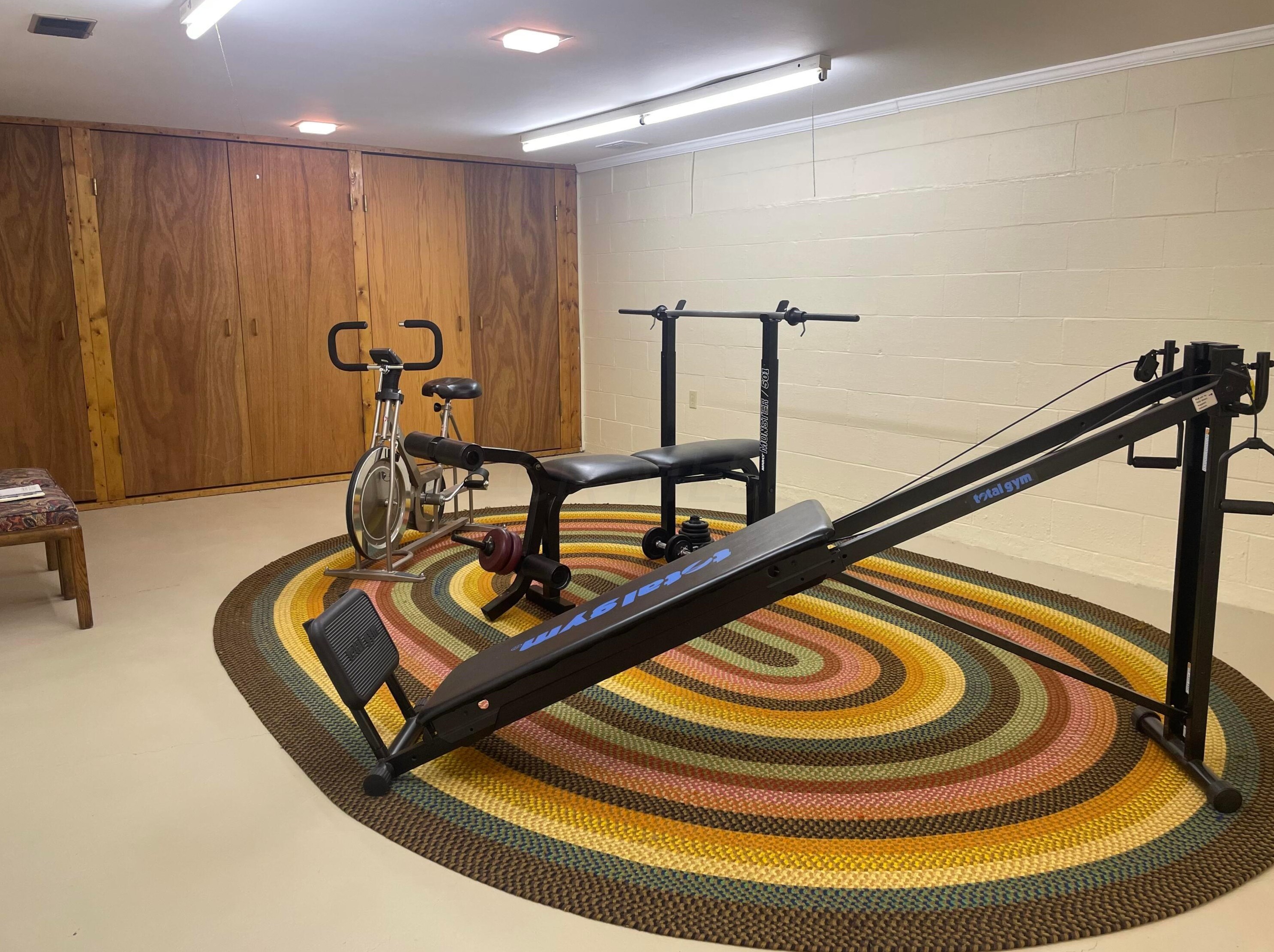 1033 Bronwyn Ave, Columbus OH 43204-2240 exterior