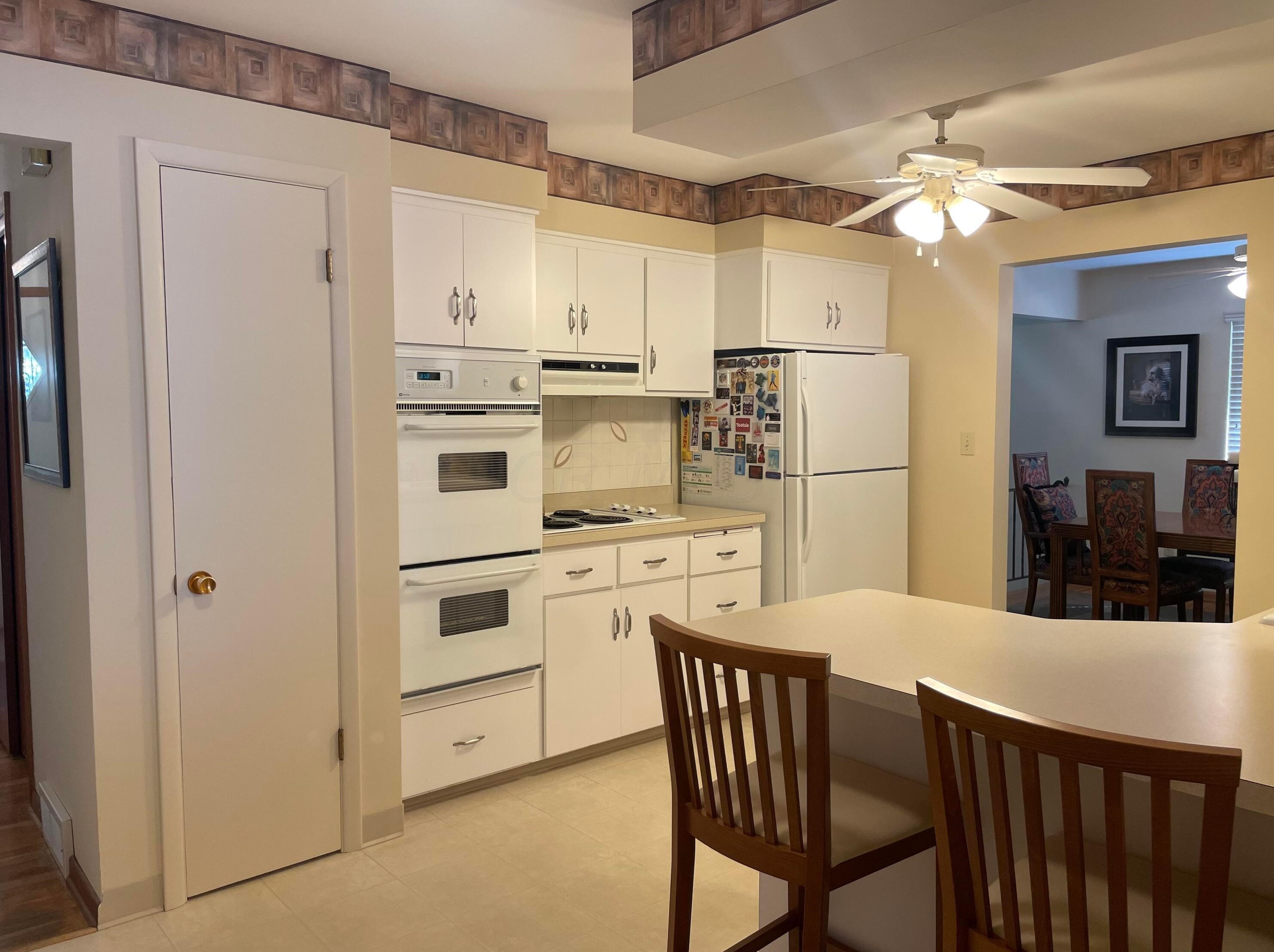 1033 Bronwyn Ave, Columbus OH 43204-2240 exterior