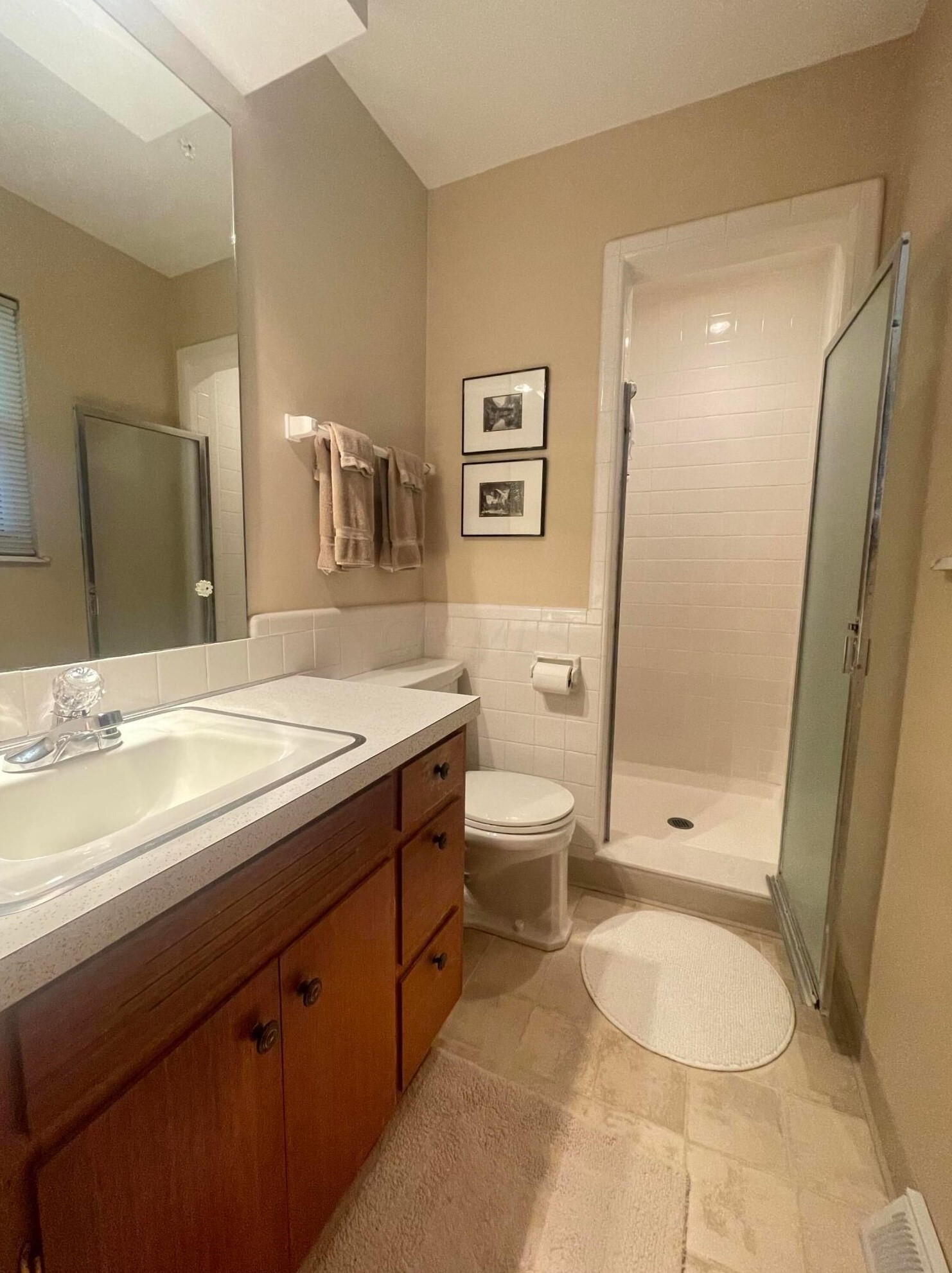 1033 Bronwyn Ave, Columbus OH 43204-2240 exterior